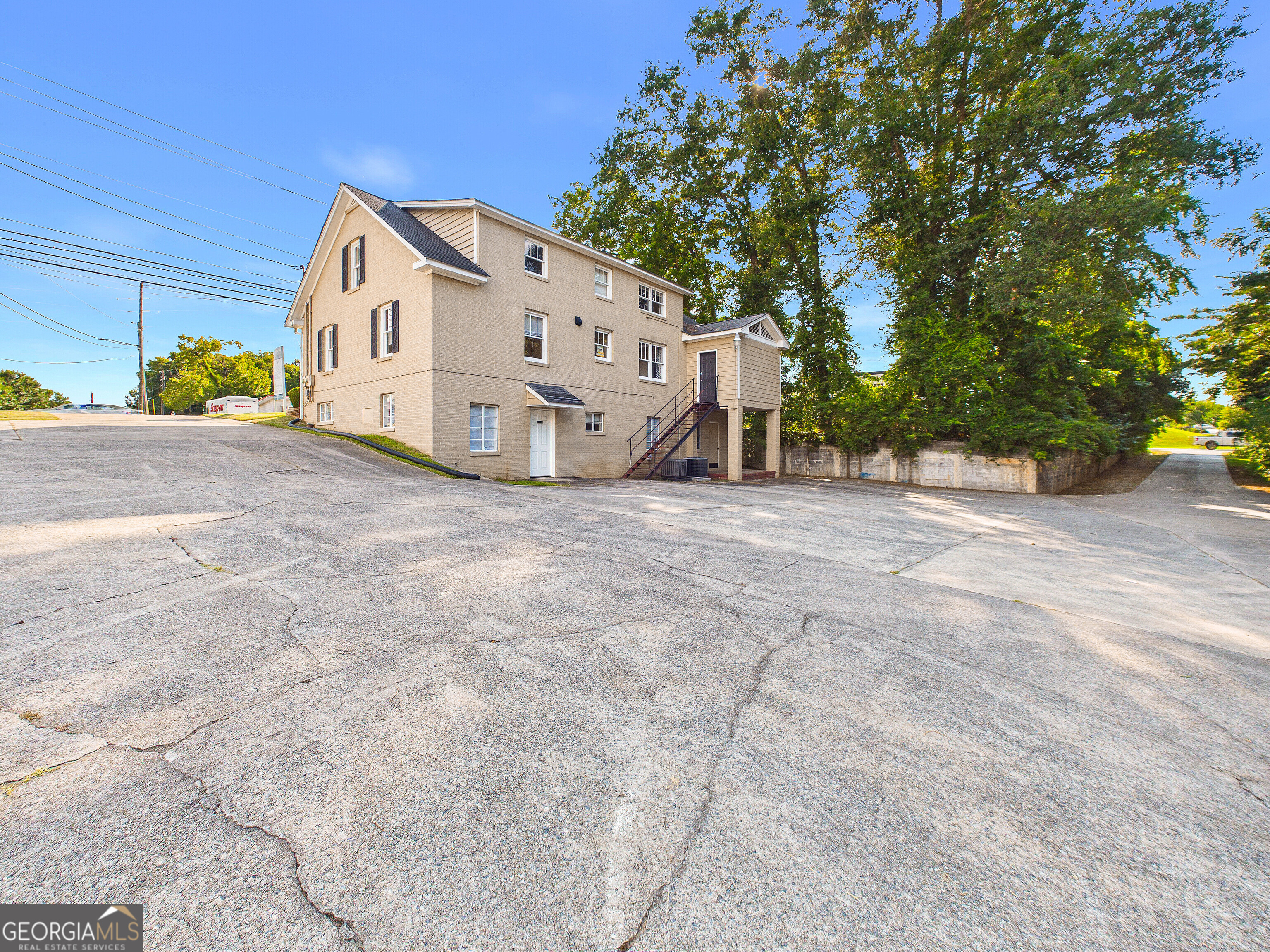 1531 N Columbia Street Property Photo 5