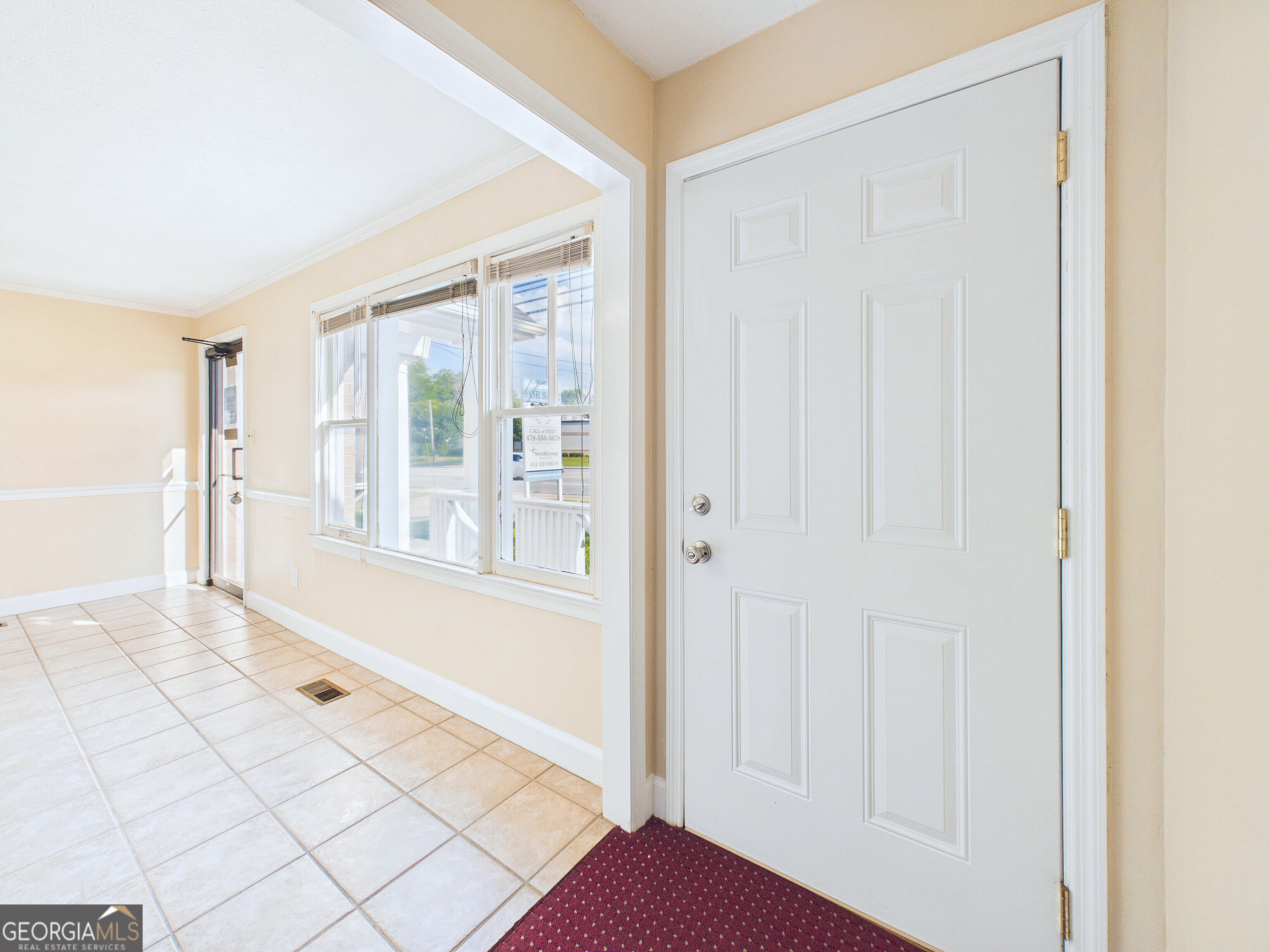1531 N Columbia Street Property Photo 9