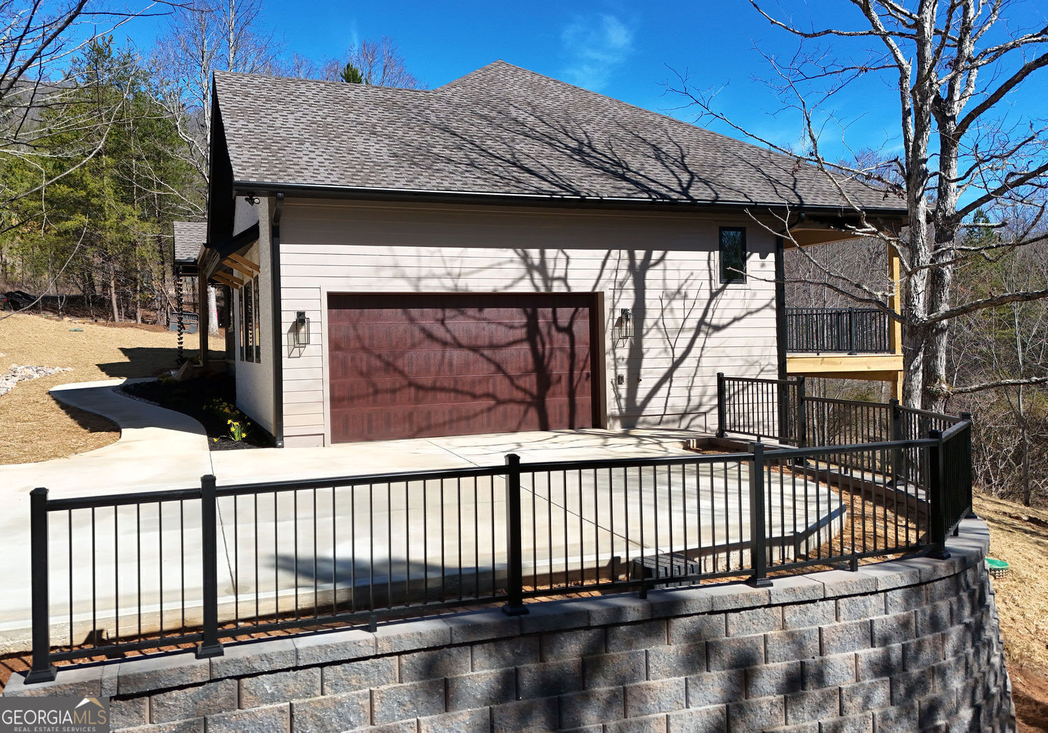2408 Standing Meadows Drive Property Photo 8