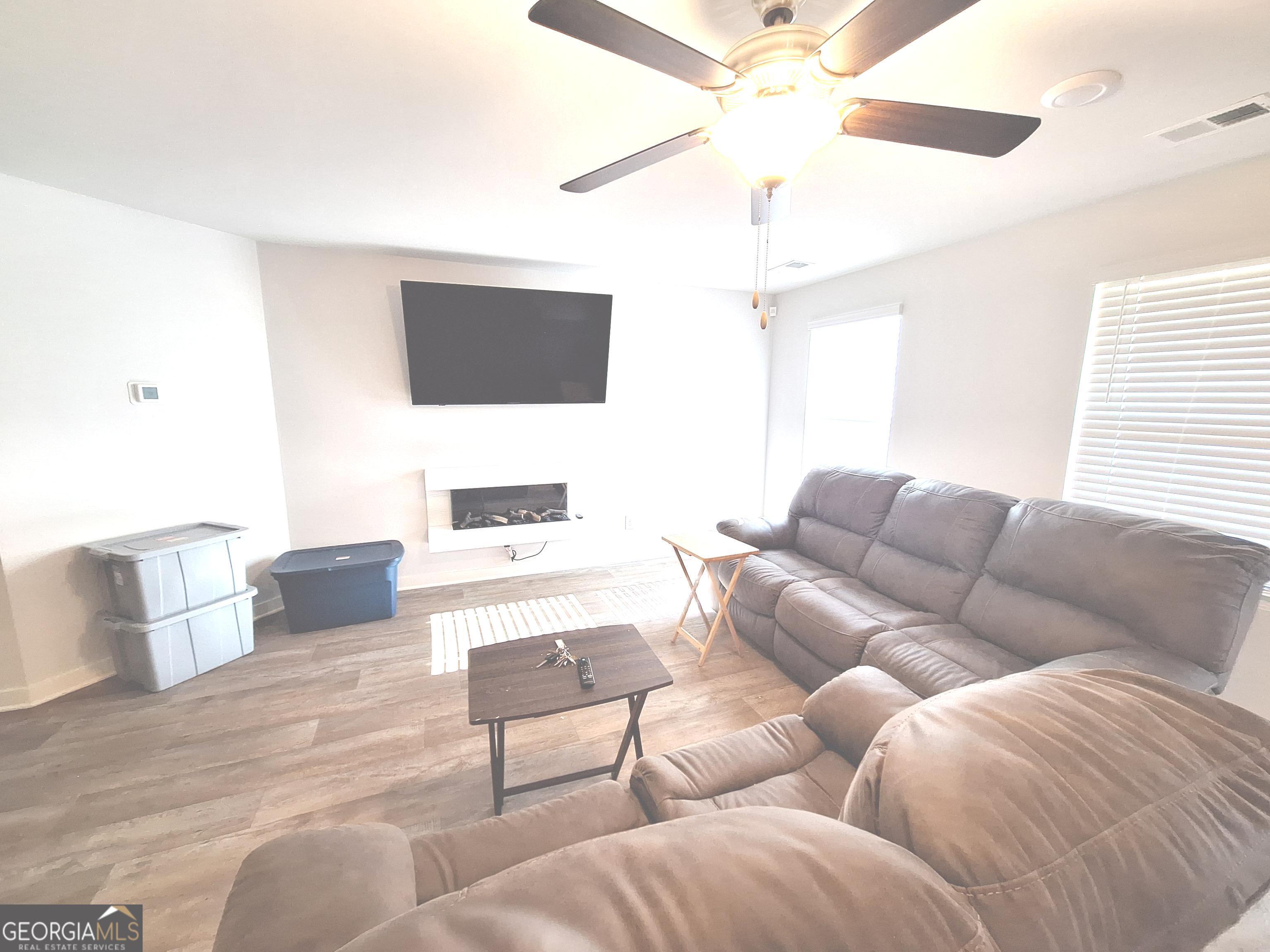 1105 Laflor Way Property Photo 2
