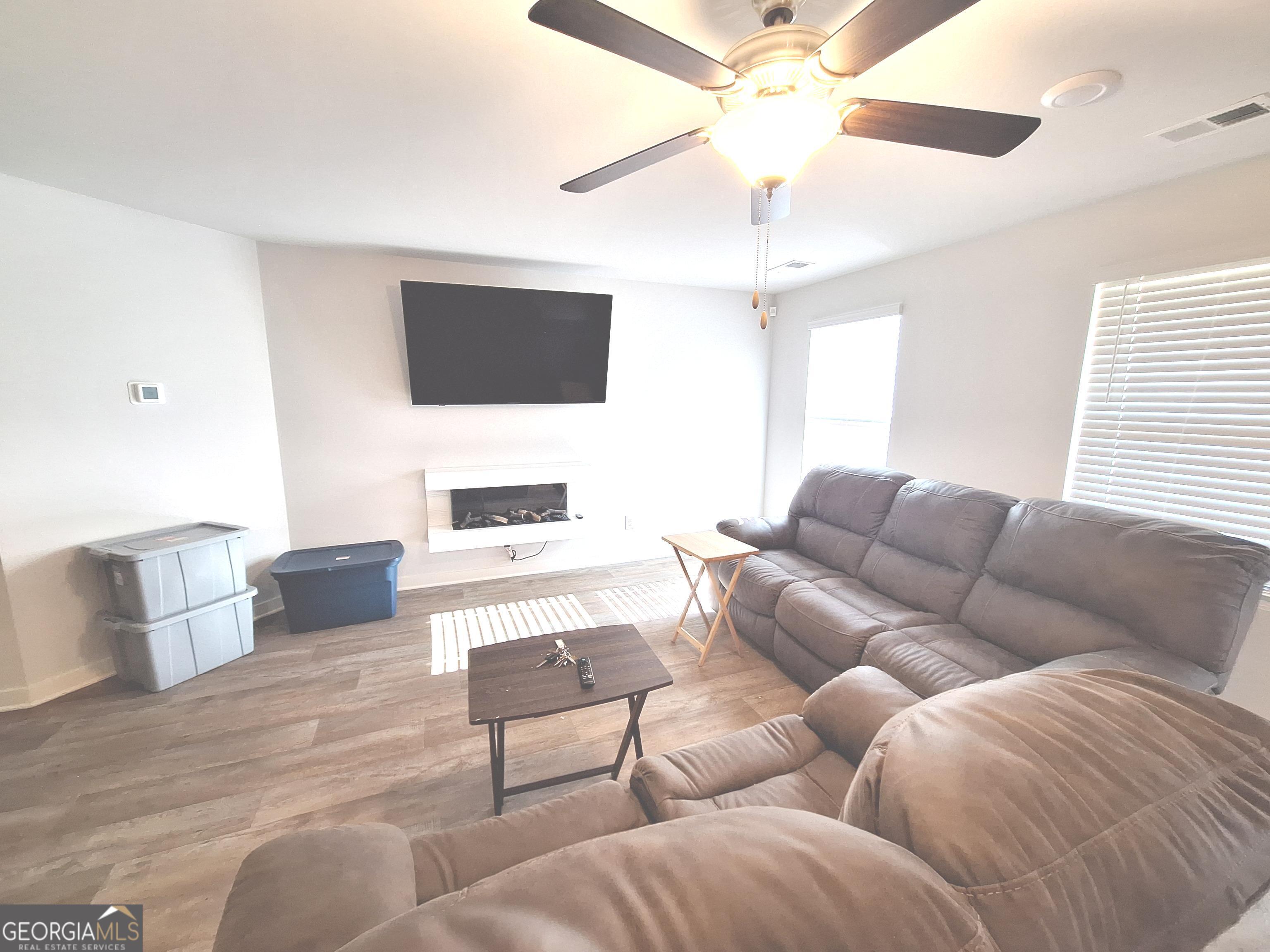 1105 Laflor Way Property Photo 7
