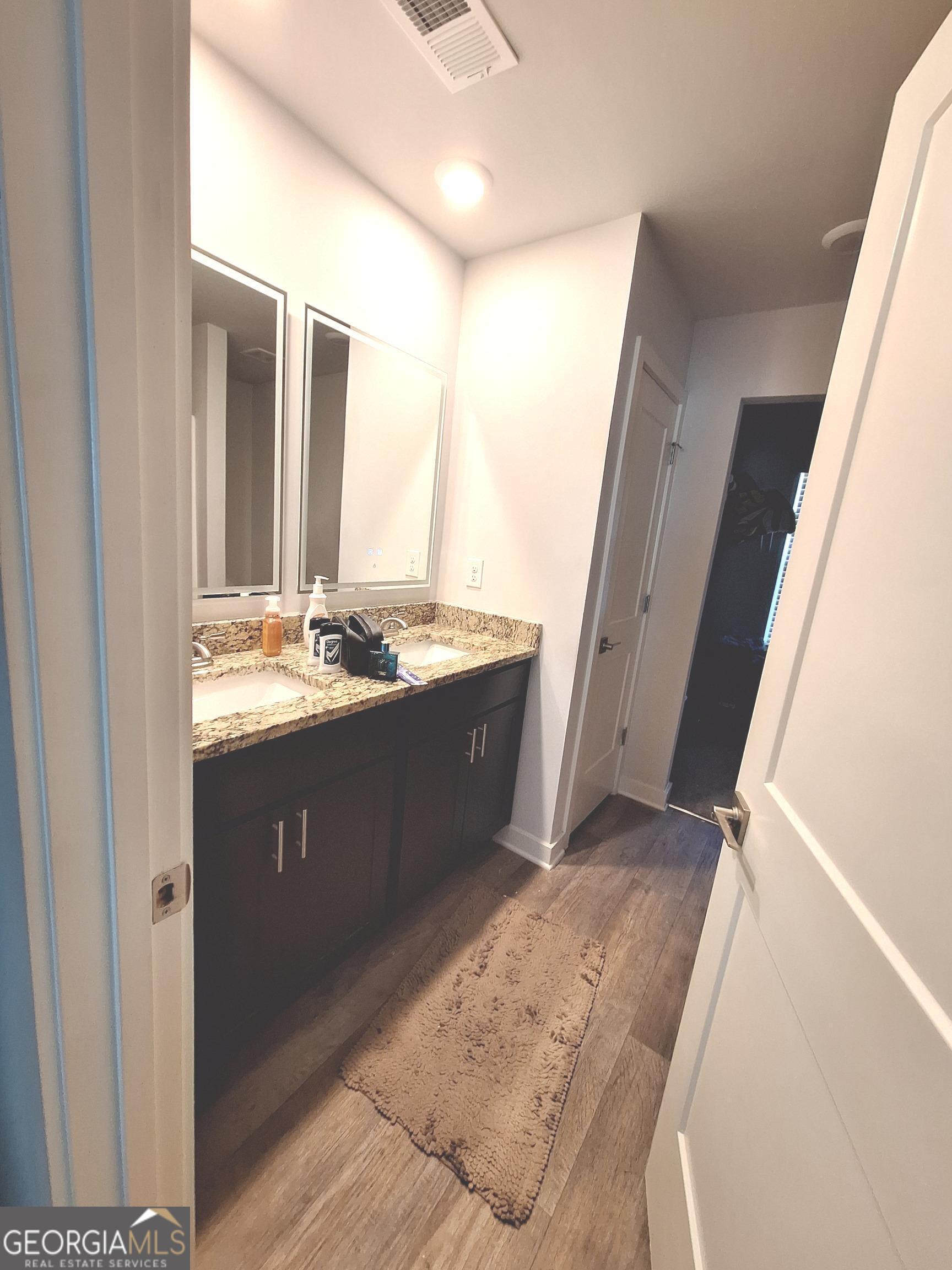 1105 Laflor Way Property Photo 9