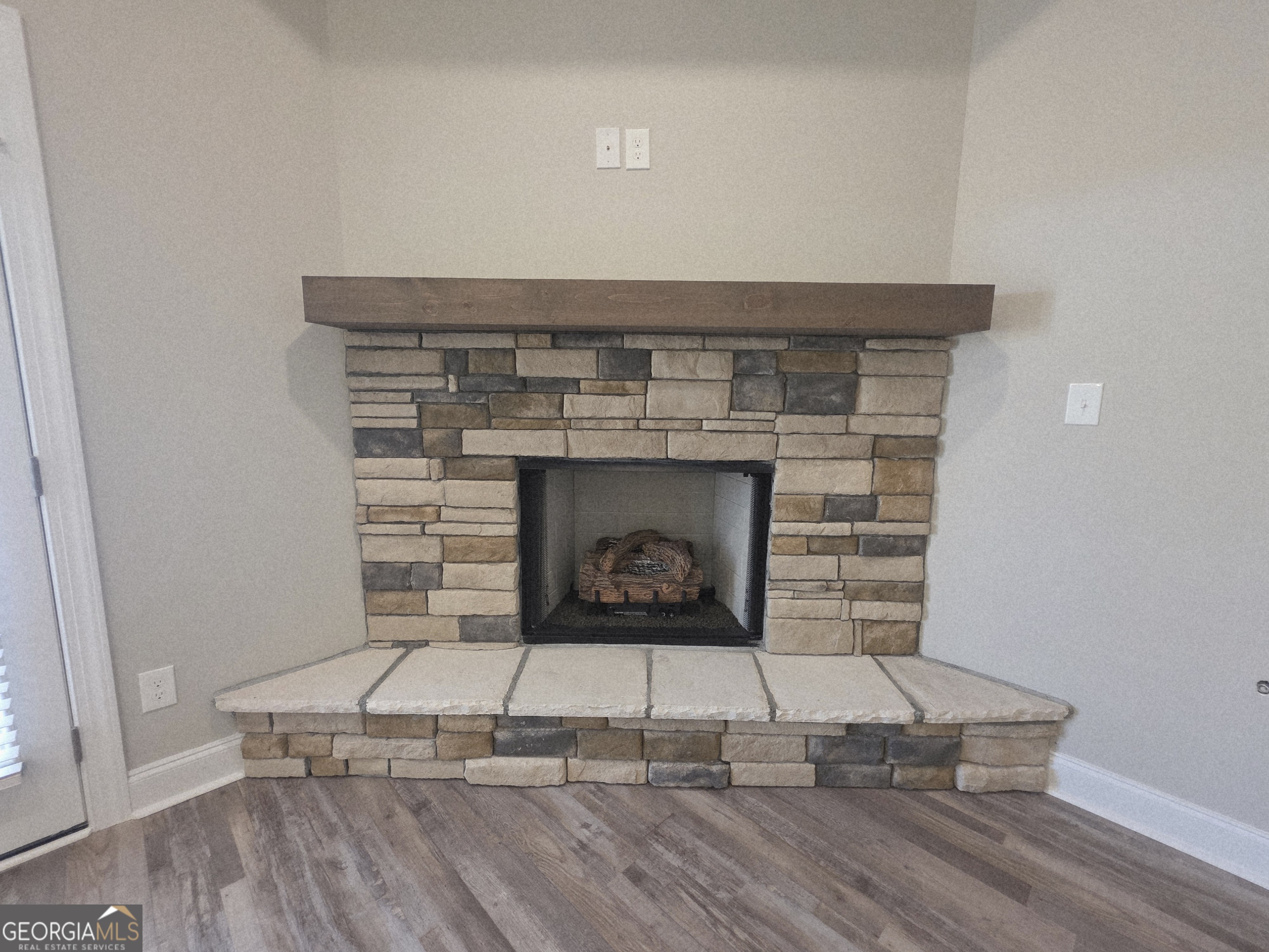1076 Boneville Road Property Photo 4
