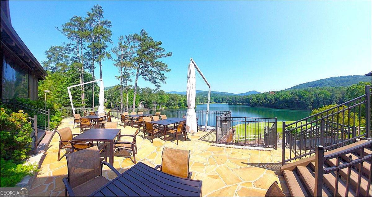 26 Chestnut Oak Point Property Photo 13