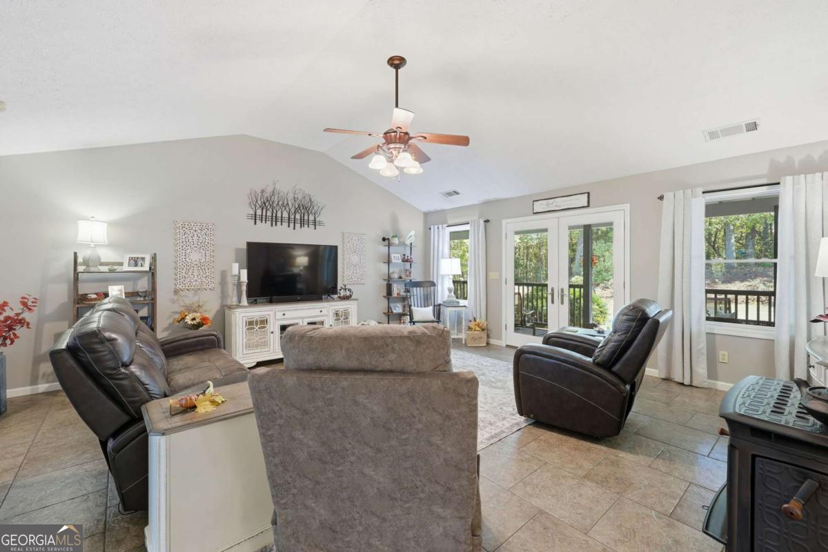 136 Ross Road Property Photo 13