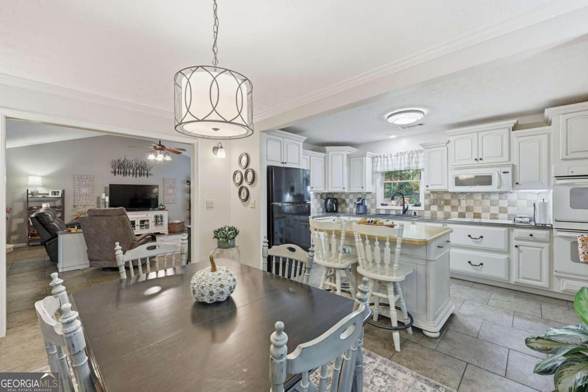 136 Ross Road Property Photo 14