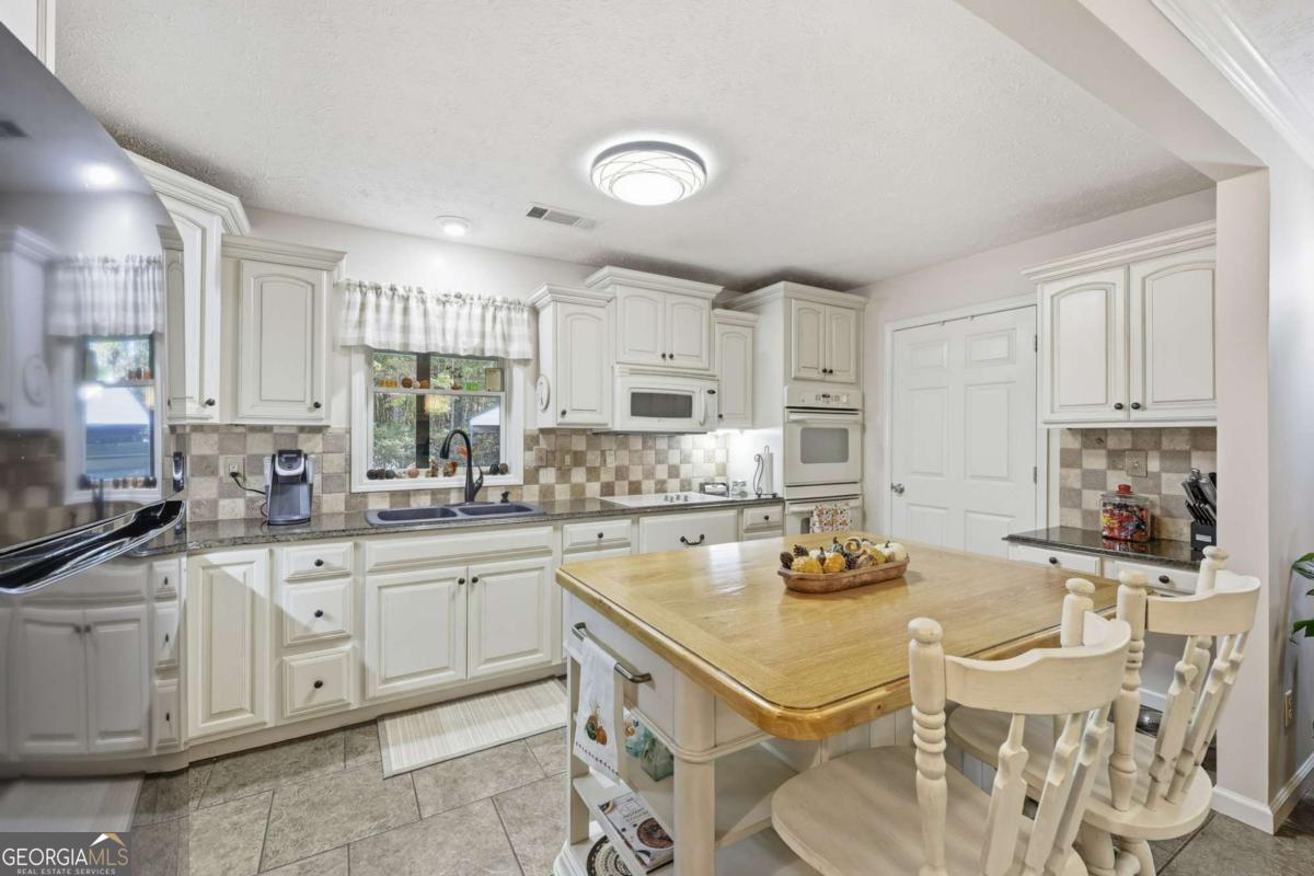 136 Ross Road Property Photo 16