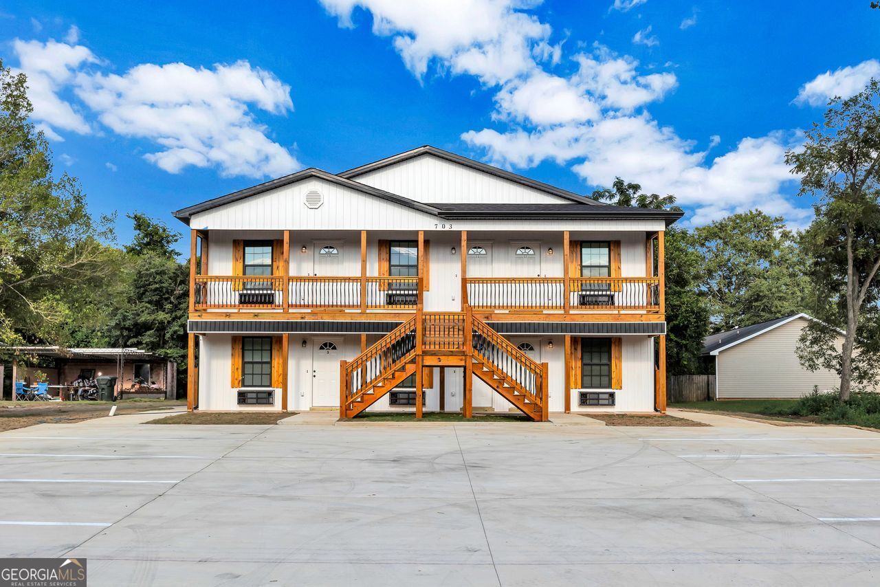 703 Carver Property Photo 1