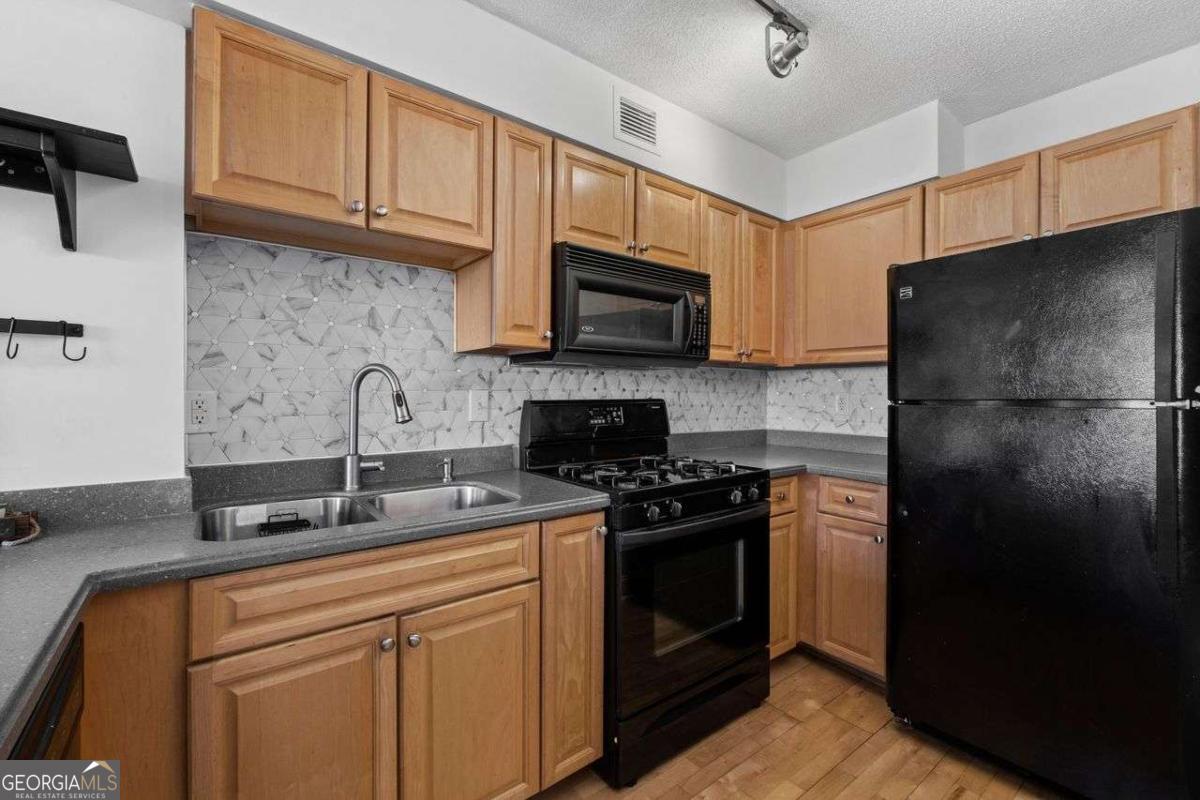 2479 Peachtree Road Ne # 912 Property Photo 13