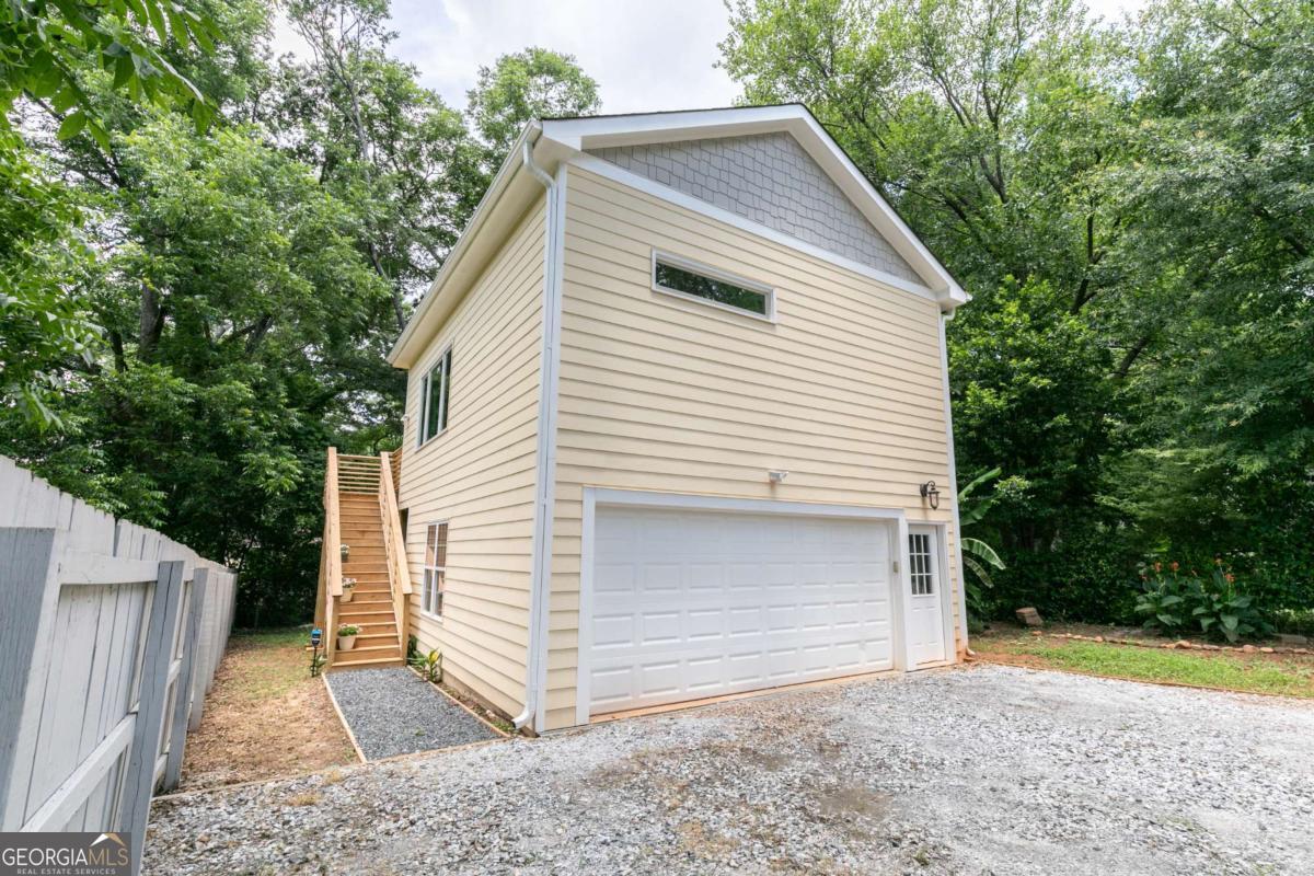 1084 Sanders Avenue Se # B Property Photo 2
