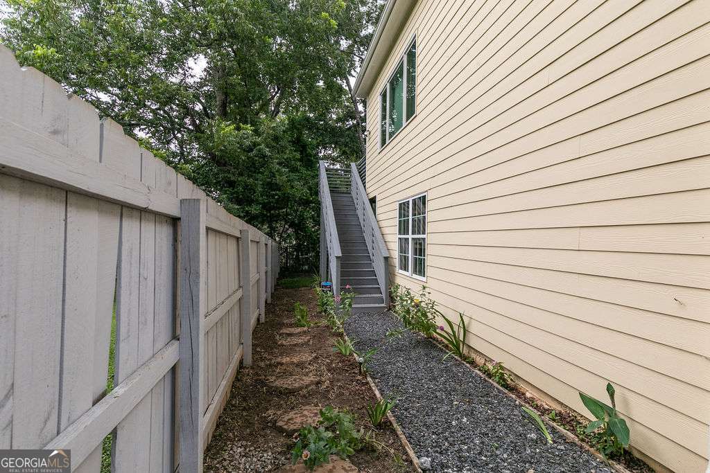 1084 Sanders Avenue Se # B Property Photo 3