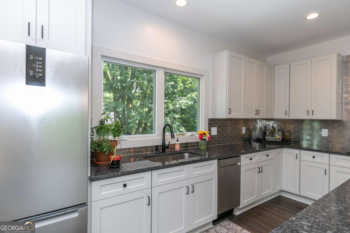 1084 Sanders Avenue Se # B Property Photo 11