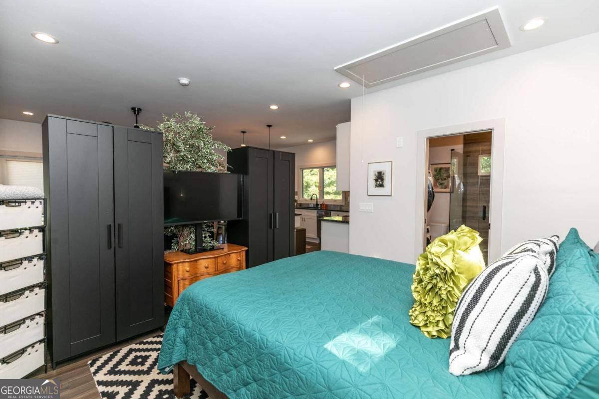 1084 Sanders Avenue Se # B Property Photo 22