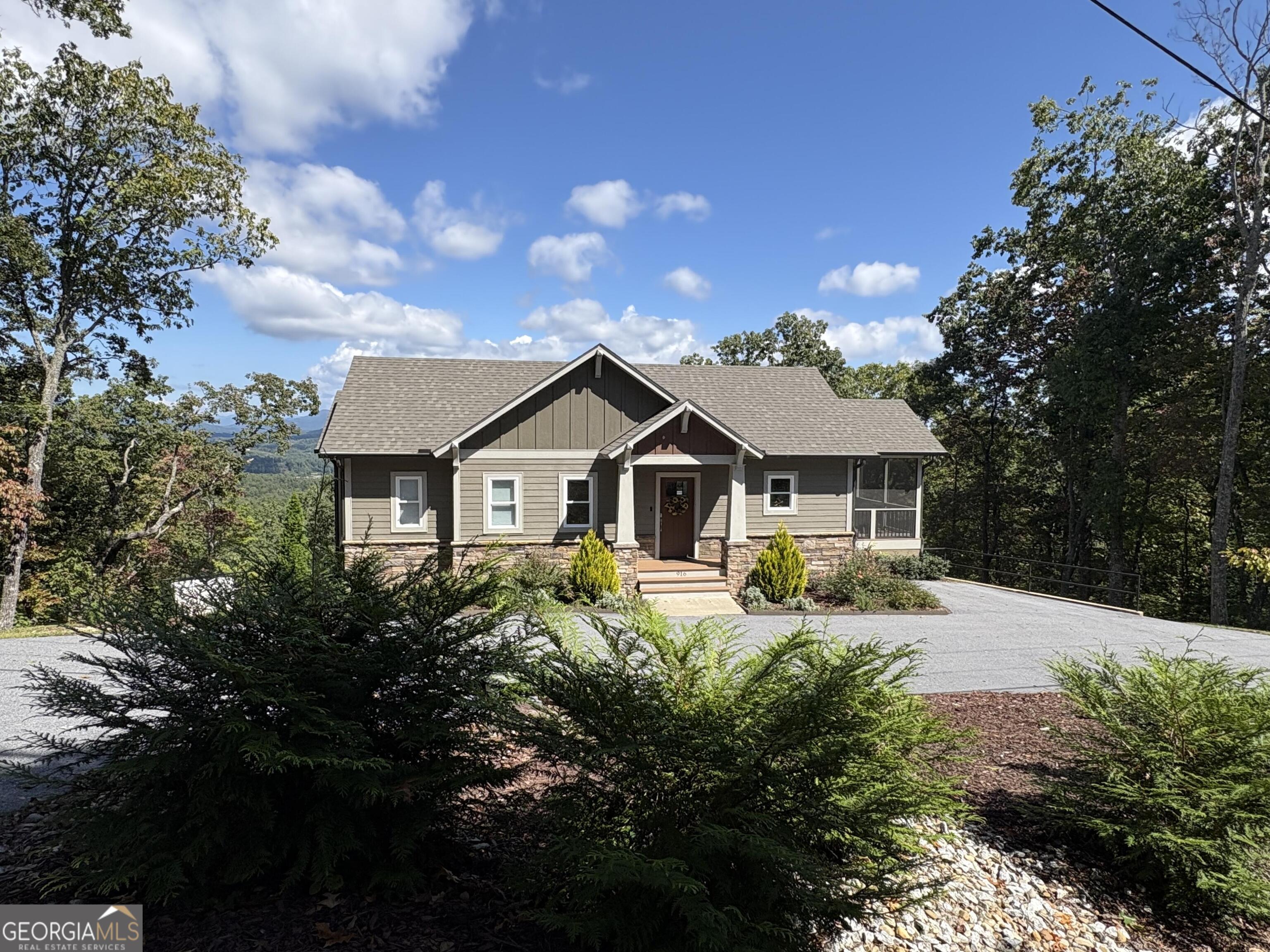 916 Arbor Drive Property Photo 1