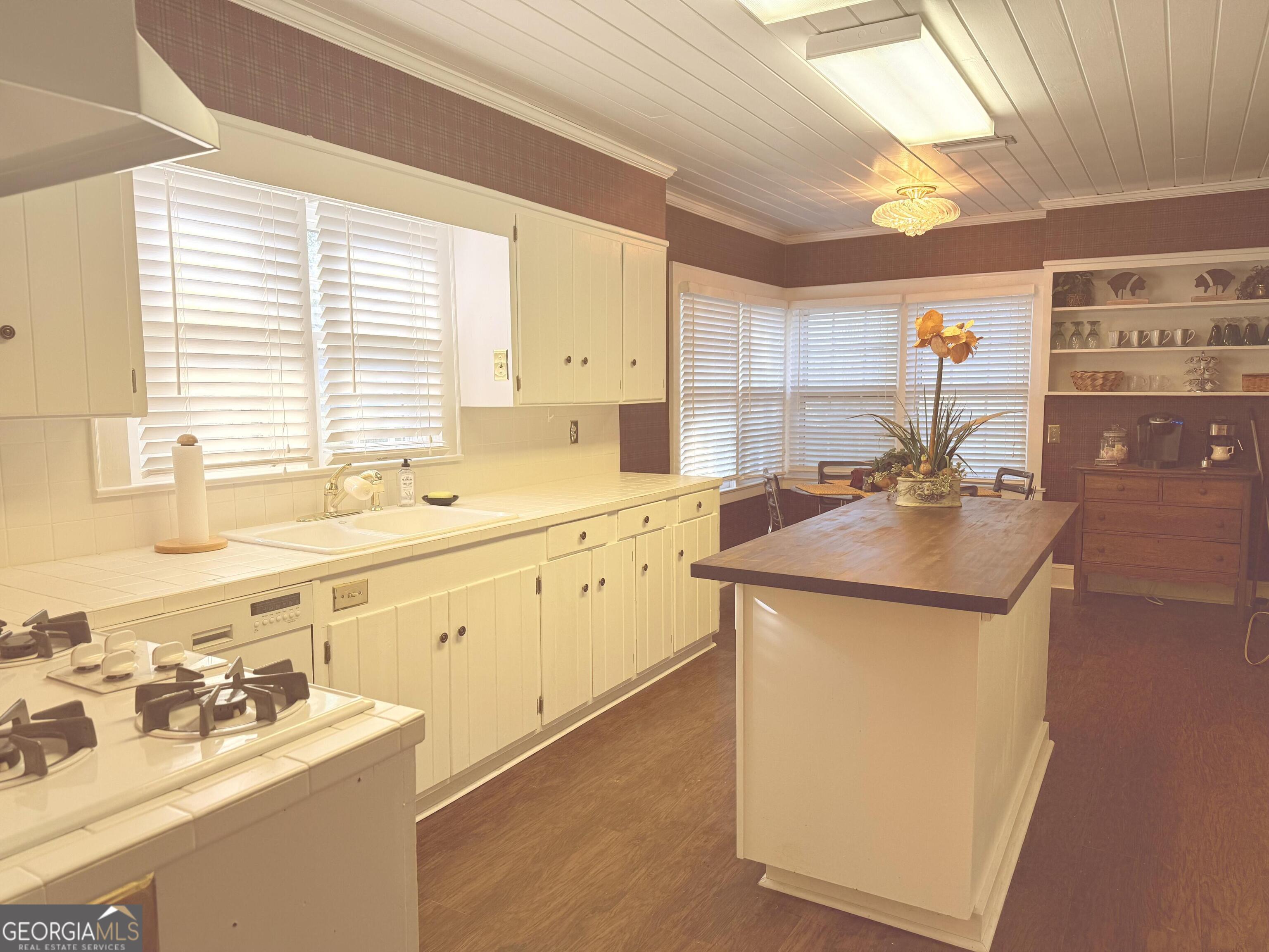 1309 S Dogwood Drive Property Photo 4