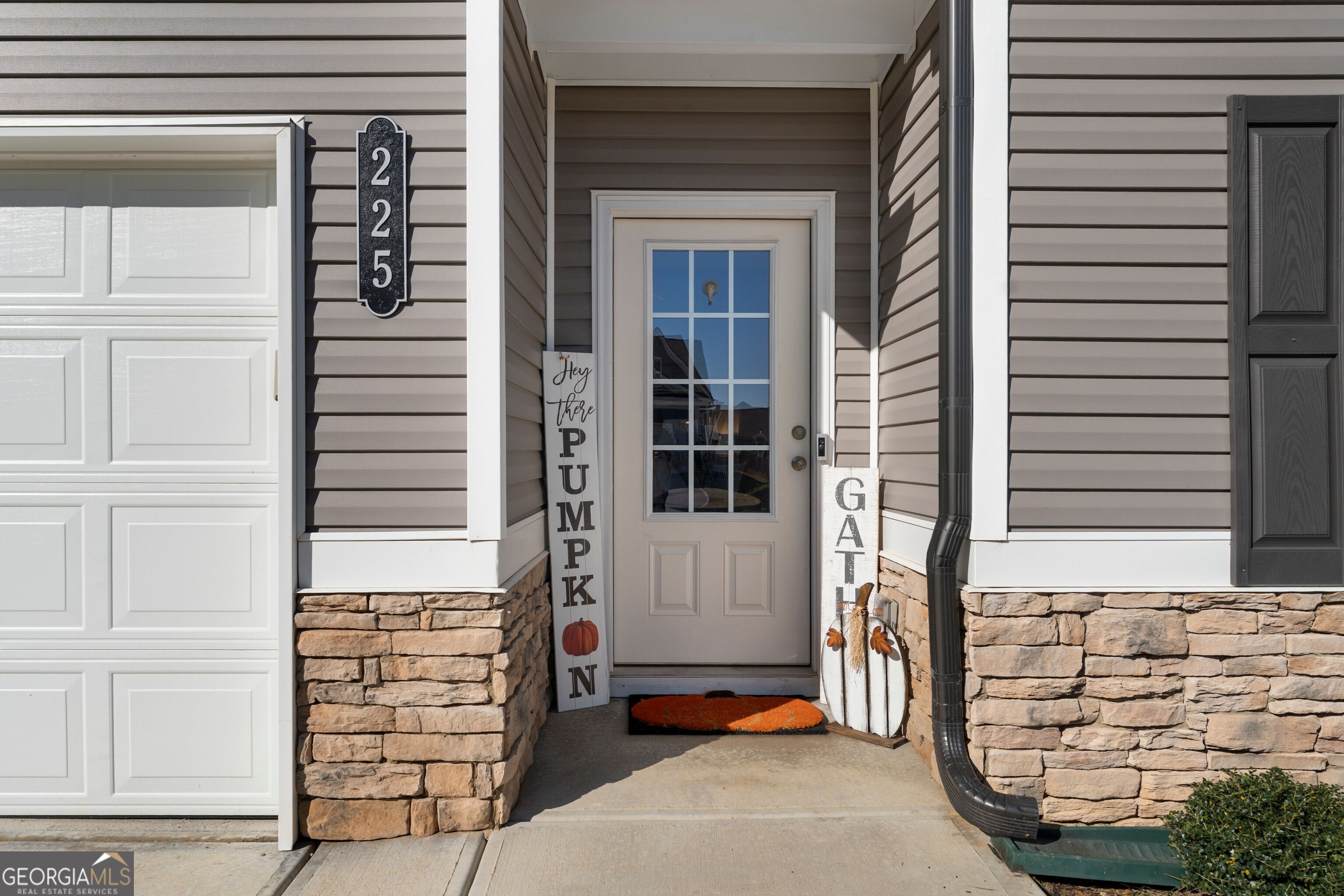 225 Sycamore Drive Property Photo 3