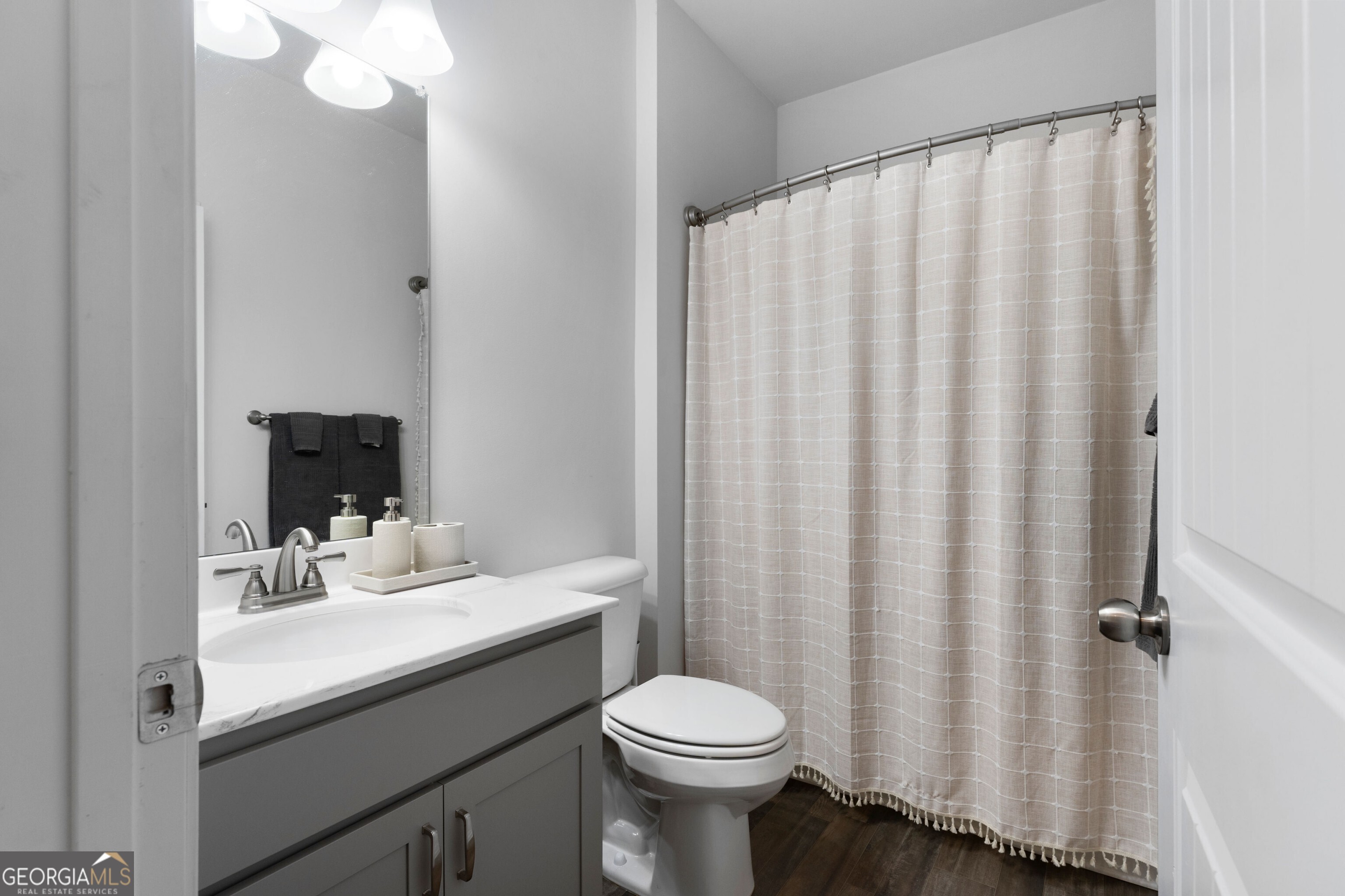 225 Sycamore Drive Property Photo 9