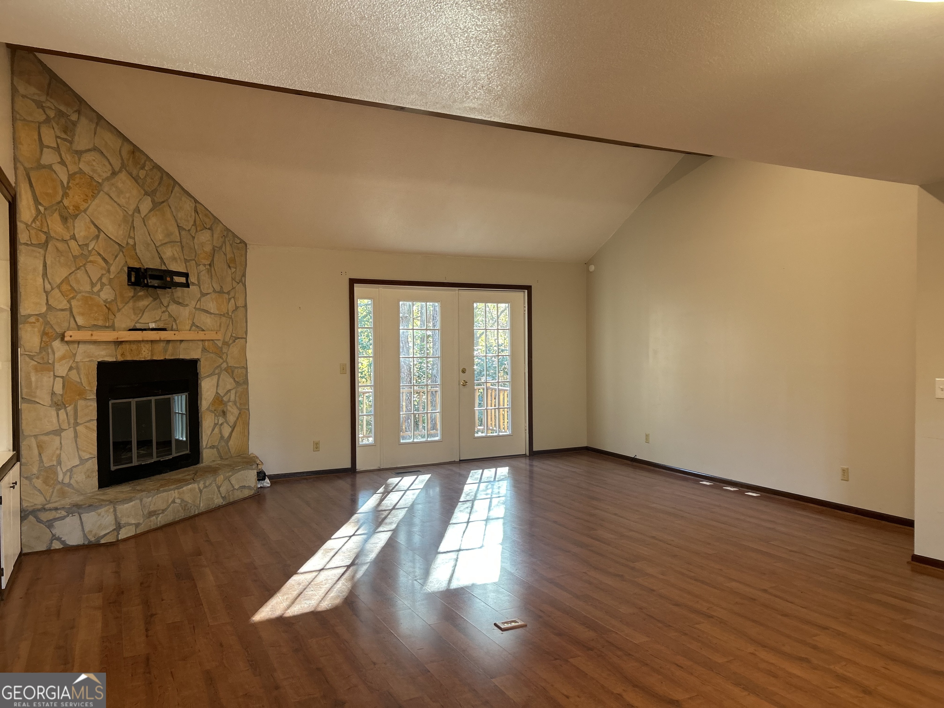 311 Overlook Drive Property Photo 2