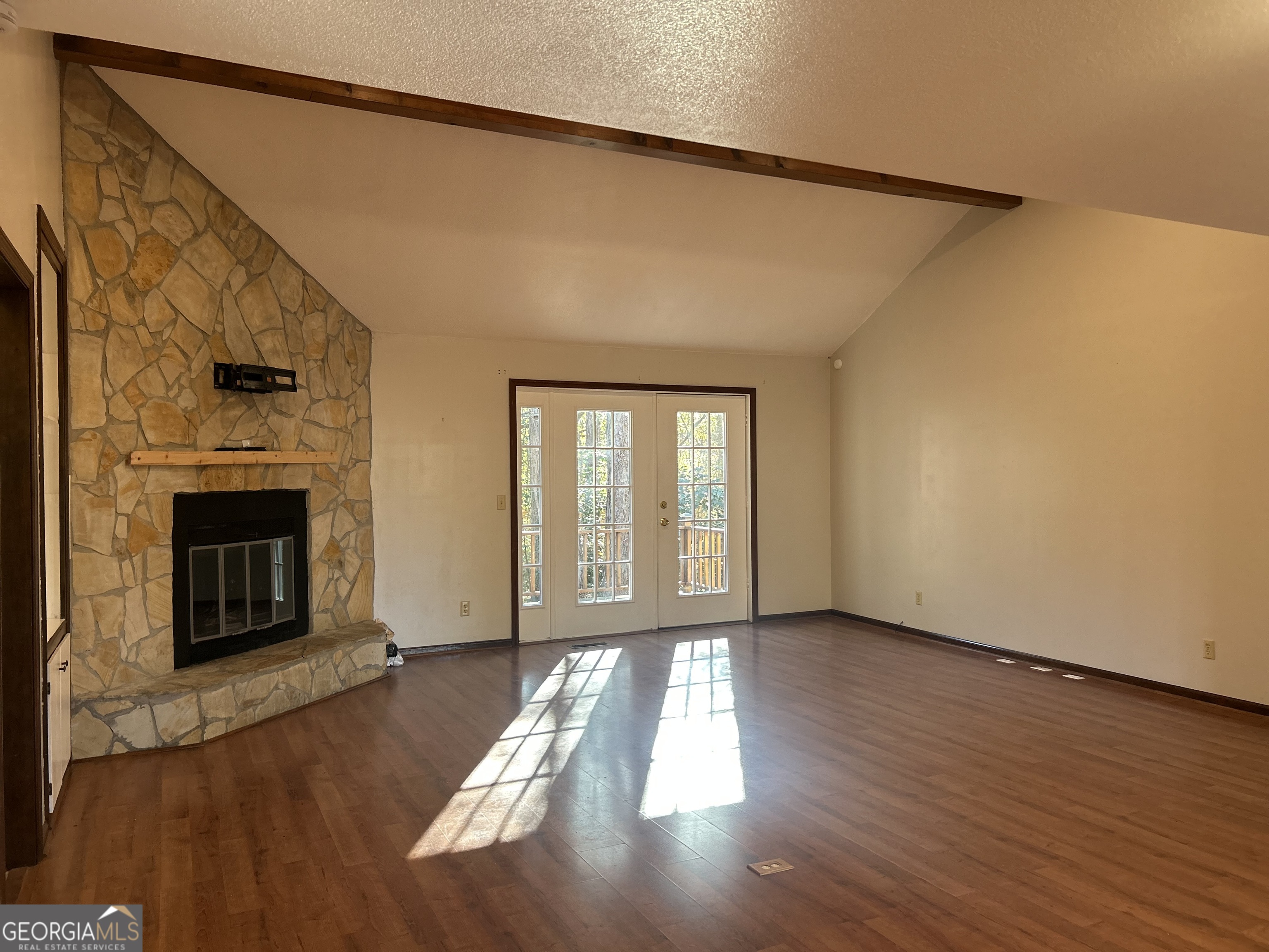311 Overlook Drive Property Photo 4