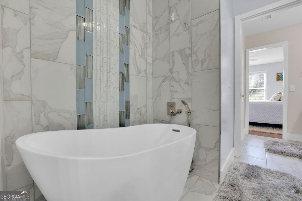 2075 Pine Tree Drive # B2 Property Photo 18