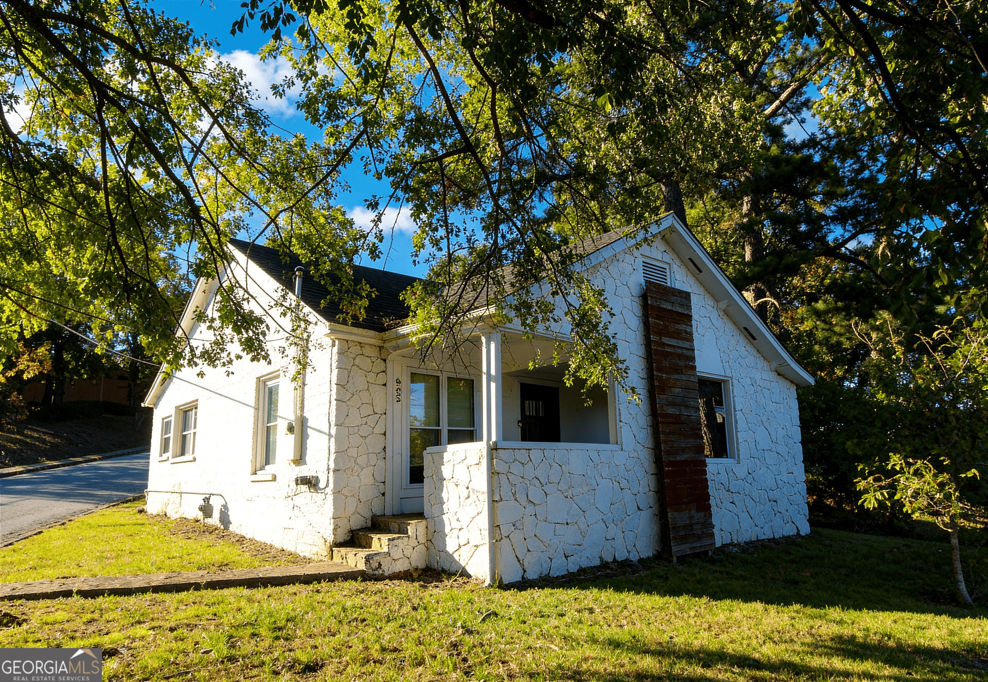 602 W Lake Avenue Nw Property Photo 1