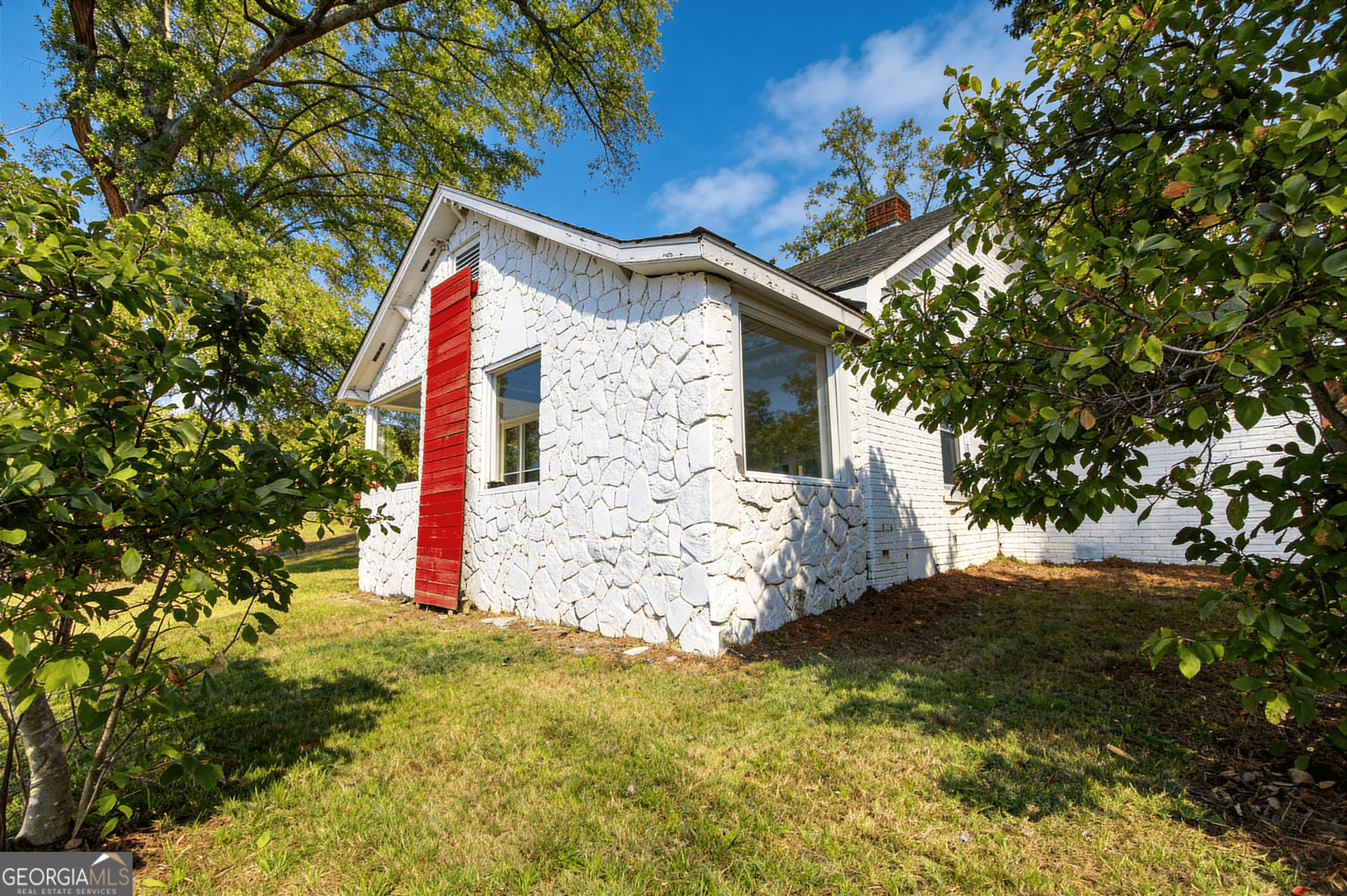 602 W Lake Avenue Nw Property Photo 3