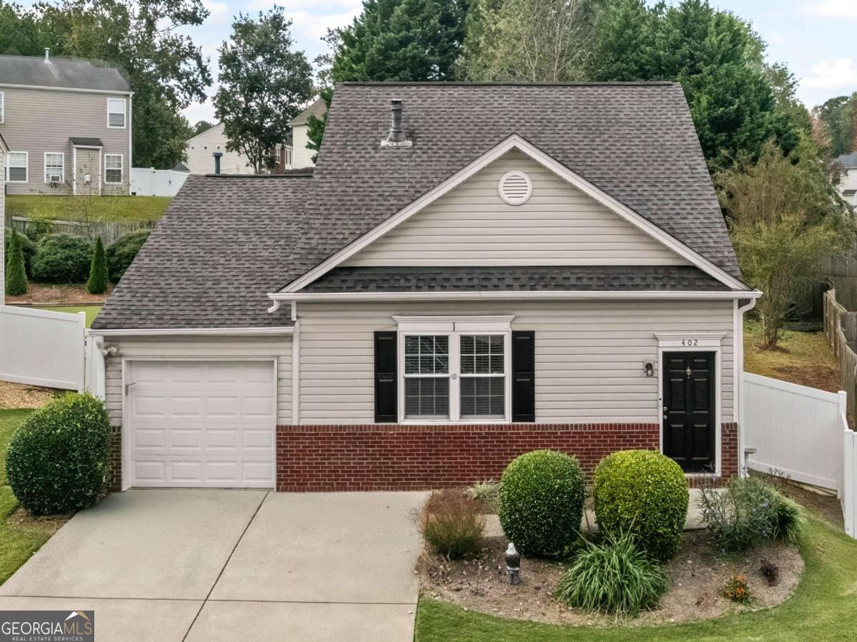 402 Royal Oak Drive Property Photo 1