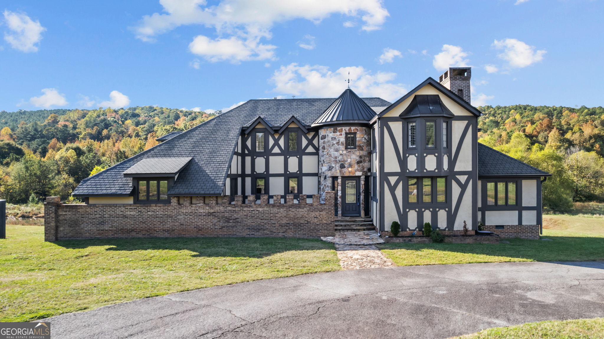 8876 Cave Spring Road Property Photo 1