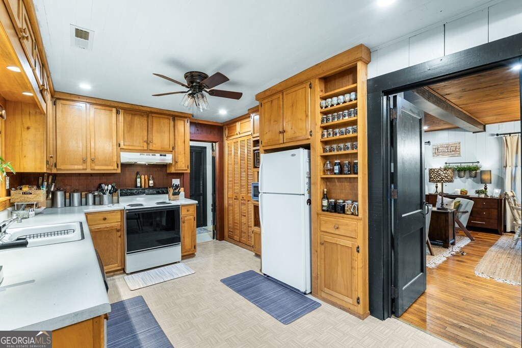106 Settawig Road Property Photo 12