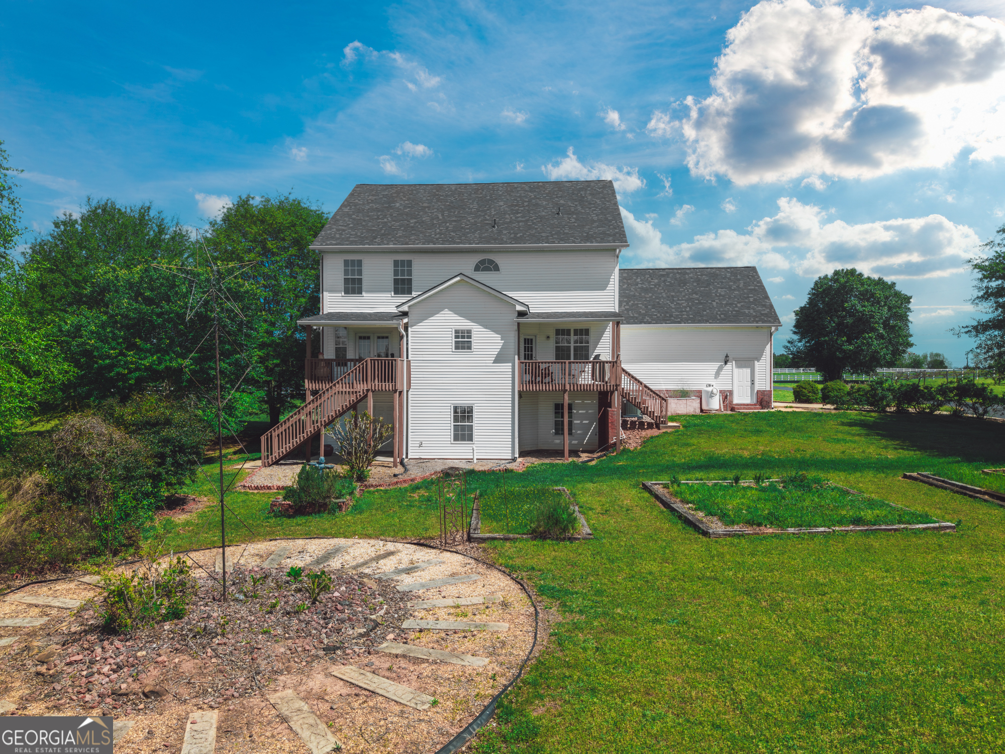 724 Teamon Road Property Photo 11