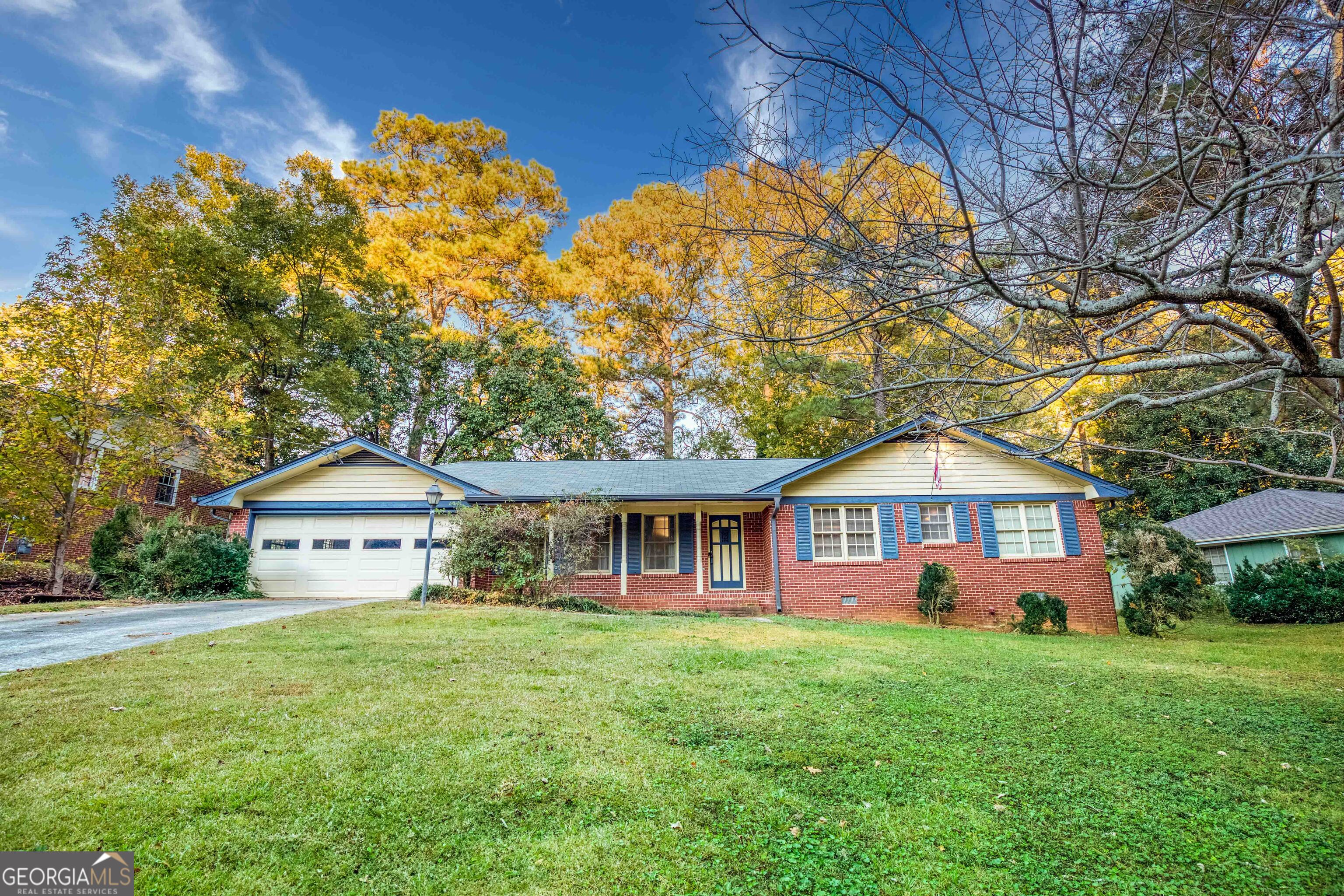 2142 Colonial Oak Way Property Photo 1