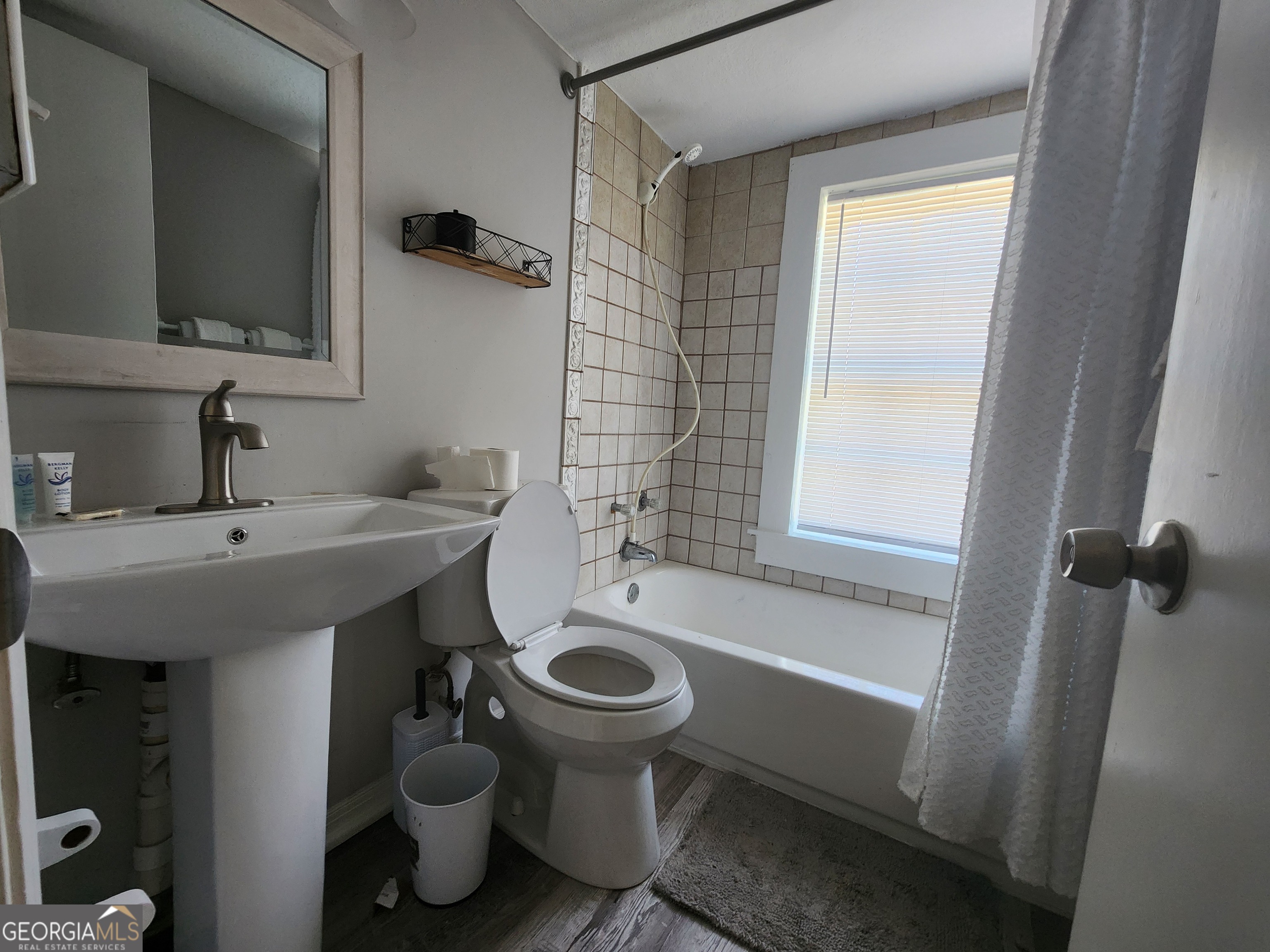 917 Oakview Avenue # 6 Property Photo 5