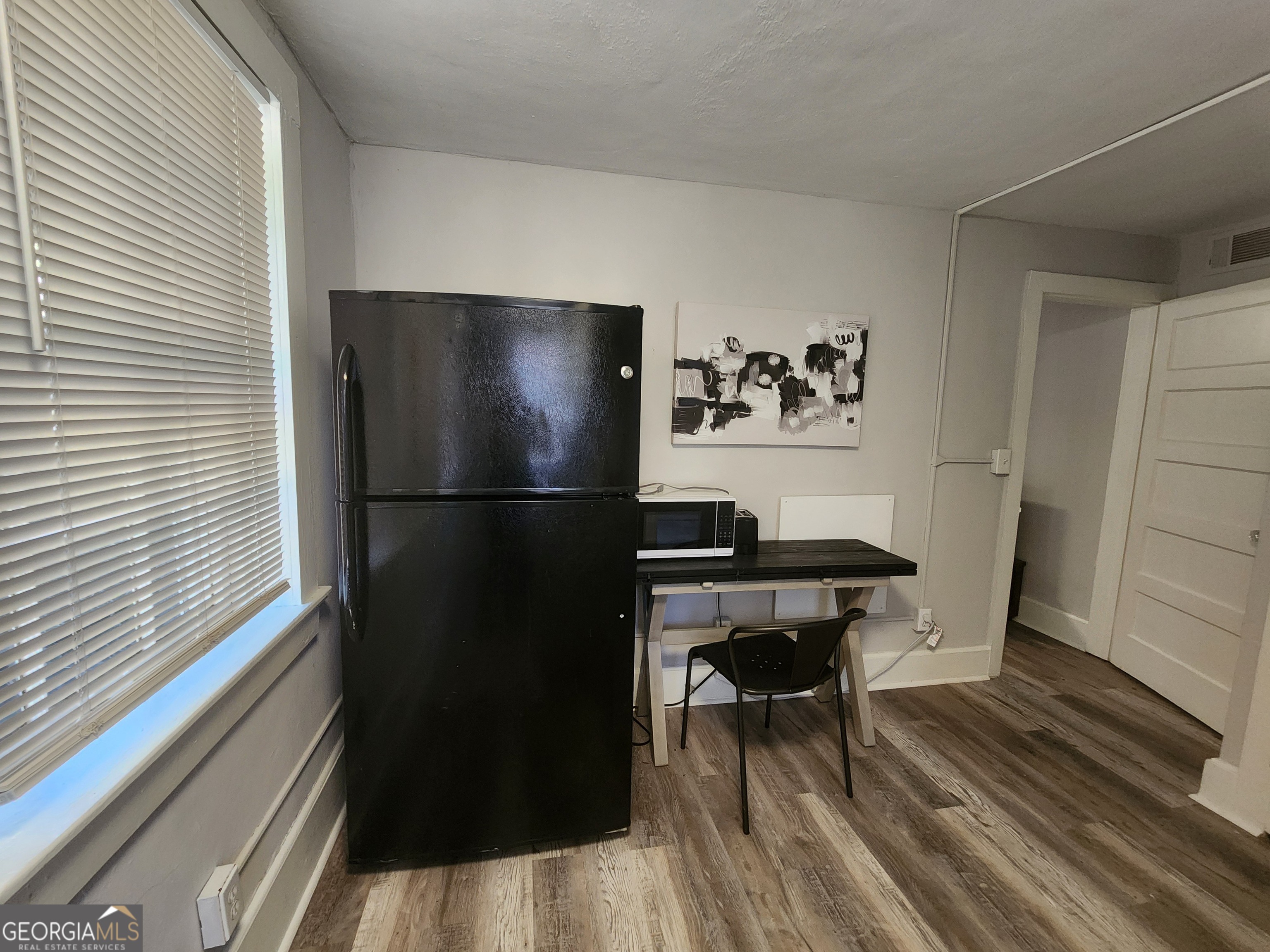 917 Oakview Avenue # 6 Property Photo 7
