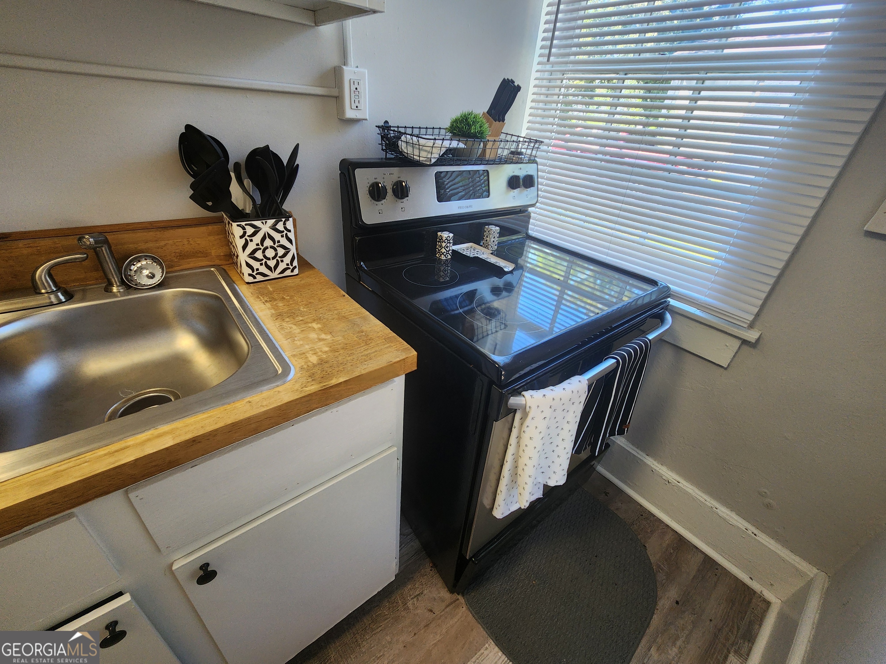 917 Oakview Avenue # 6 Property Photo 9