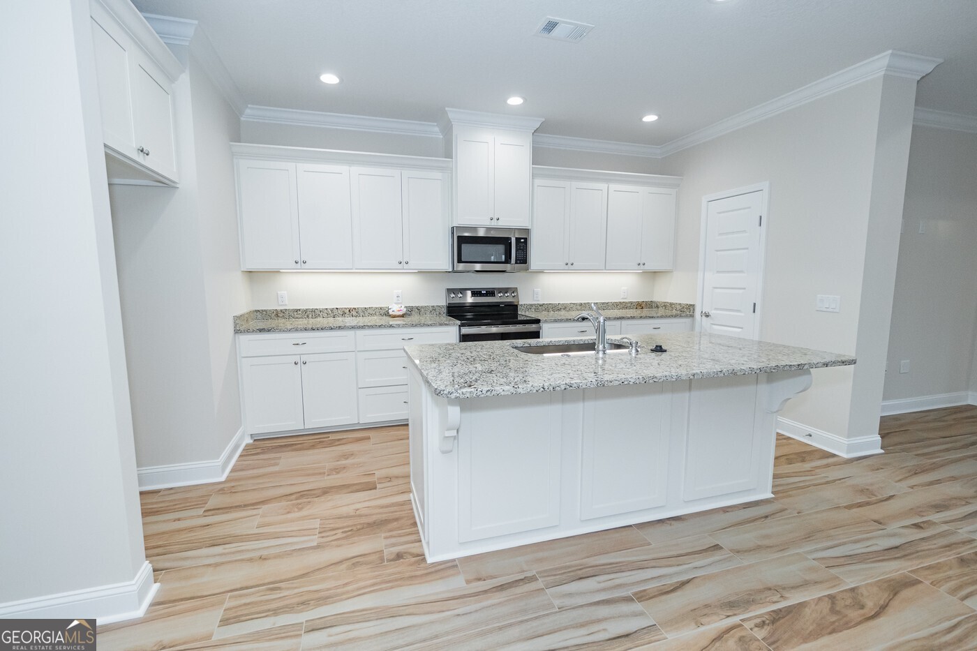 208 The Villas Way Property Photo 3