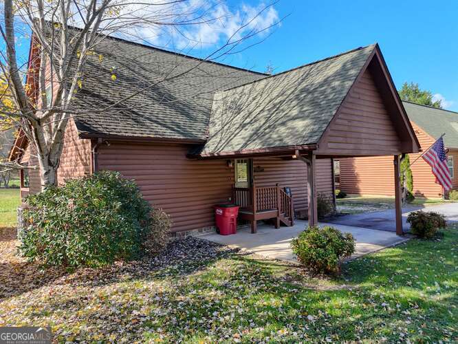 3558 Riverfront Lane Property Photo 3