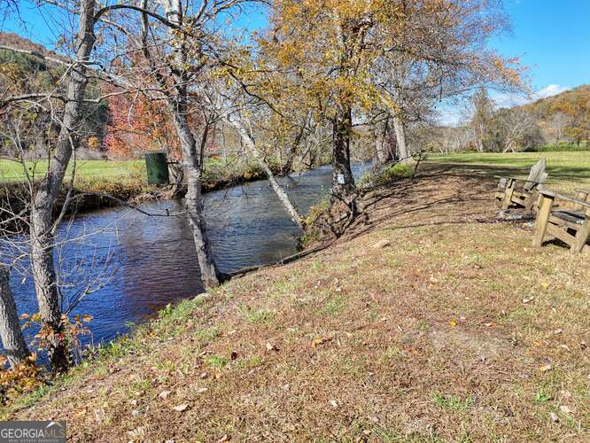 3558 Riverfront Lane Property Photo 8