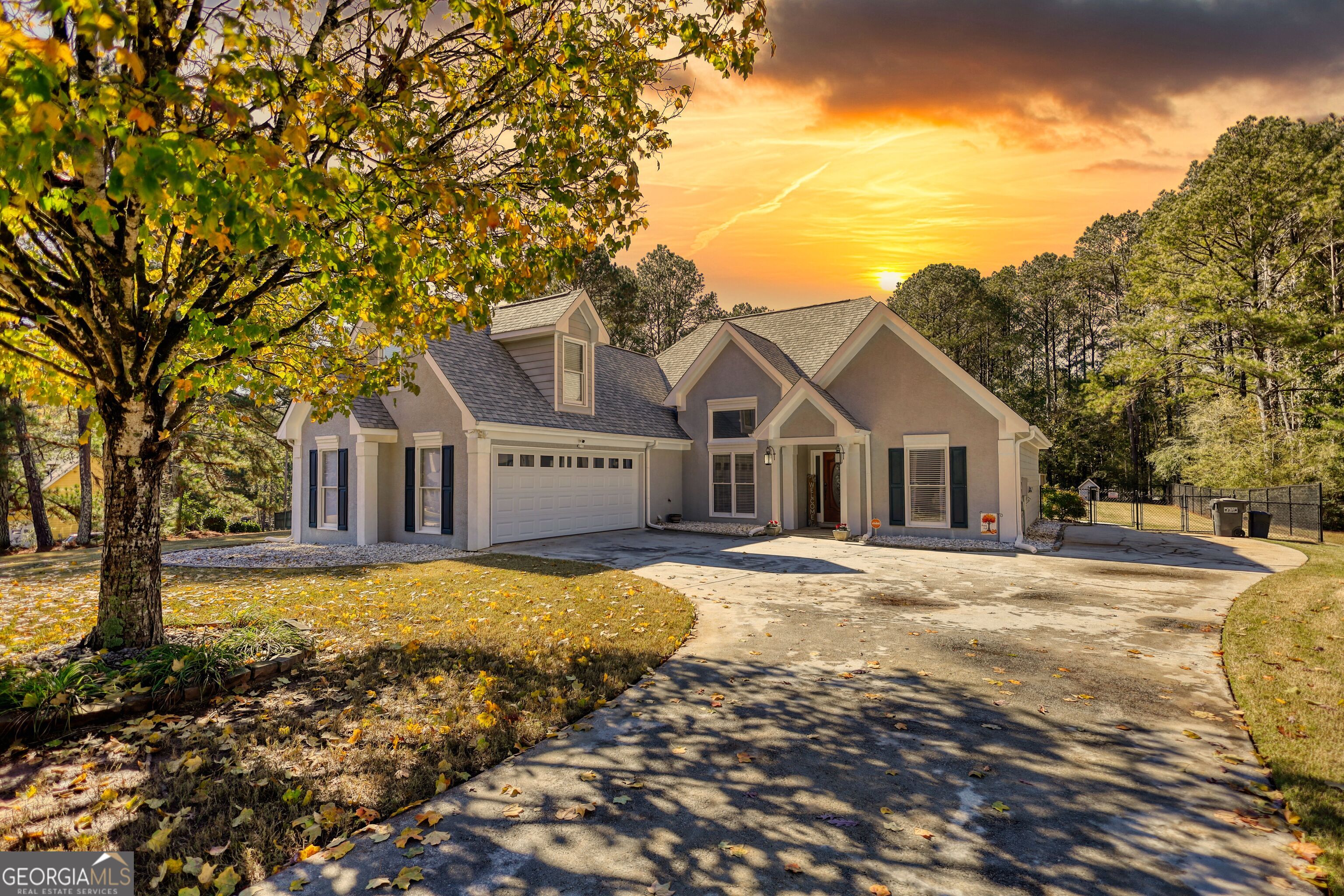 303 Landon Drive Se Property Photo 1