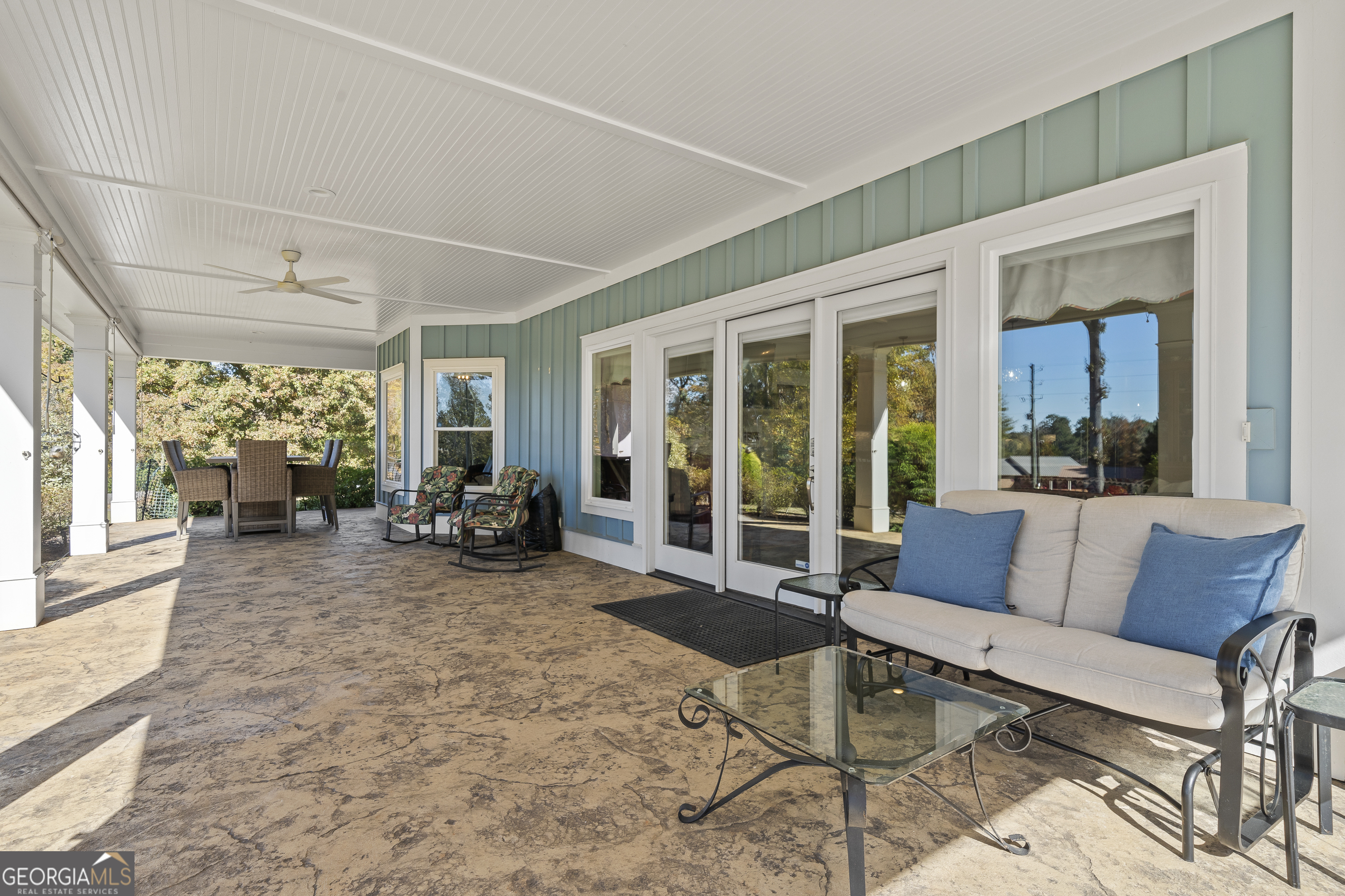 340 Thomas Drive Property Photo 3