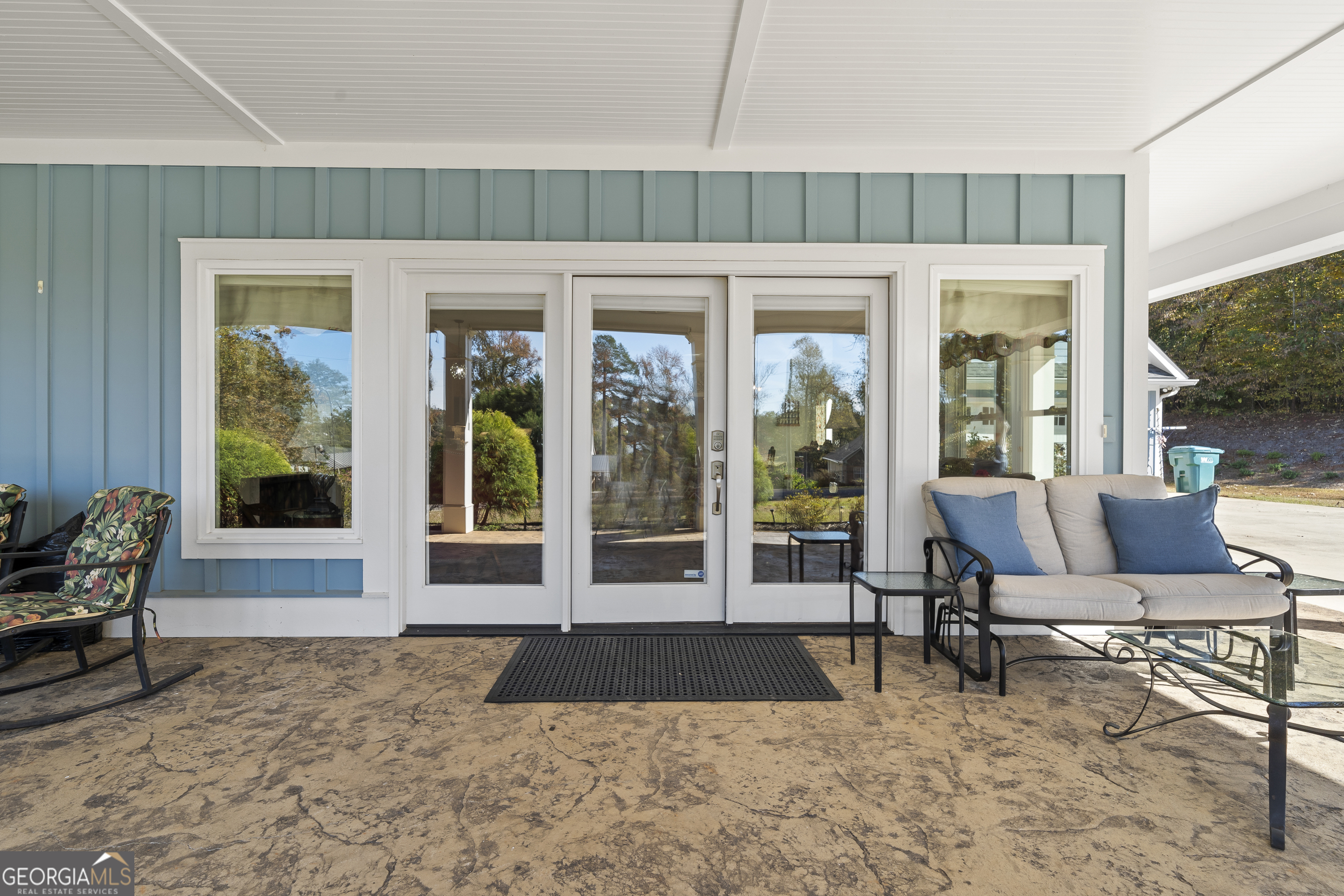 340 Thomas Drive Property Photo 4