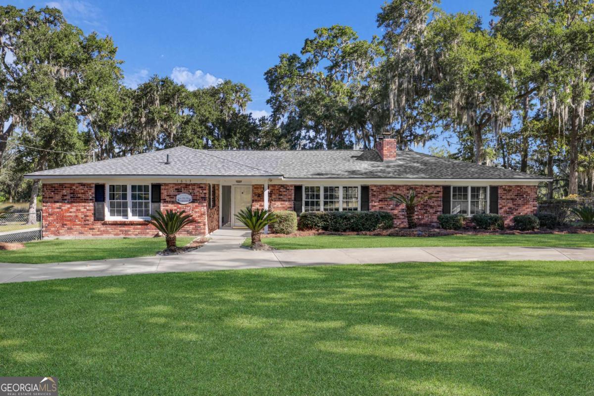 1613 Lake Drive Property Photo 1
