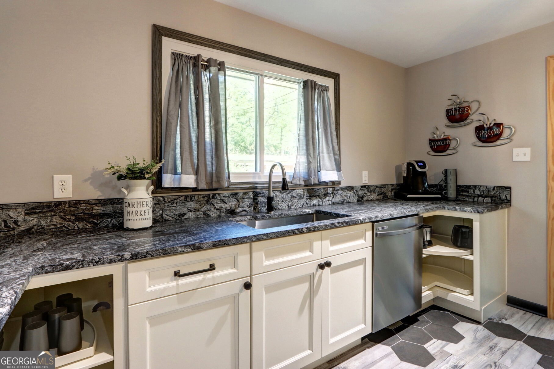 171 Smith Avenue Property Photo 17