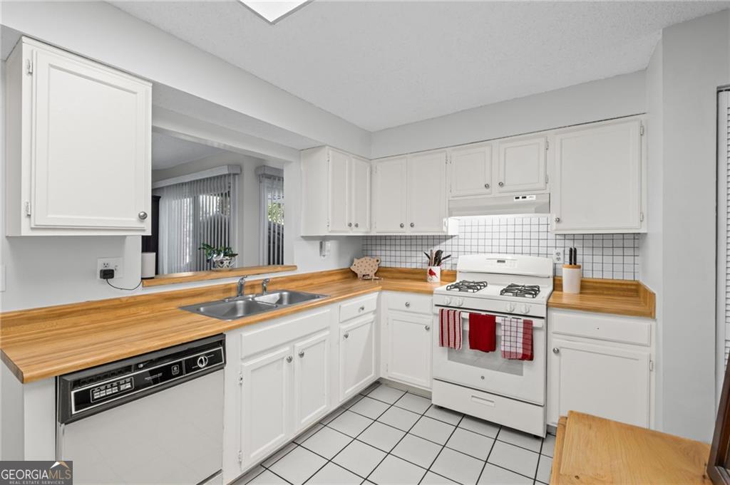 36 Matawan Circle Se Property Photo 15