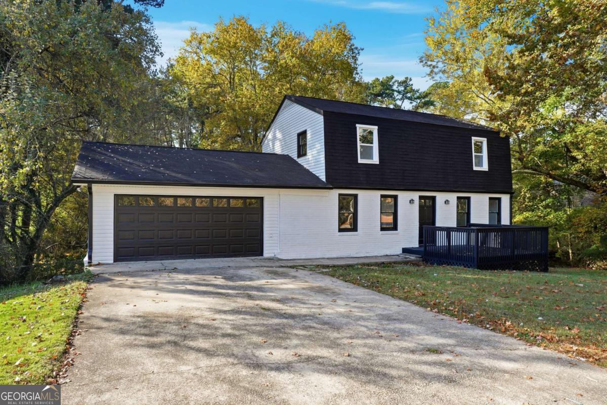 6917 Laurelwood Drive Property Photo 3