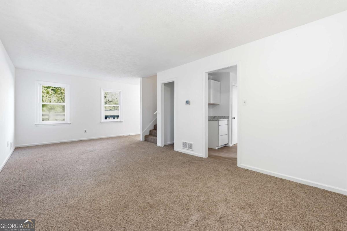 6917 Laurelwood Drive Property Photo 4