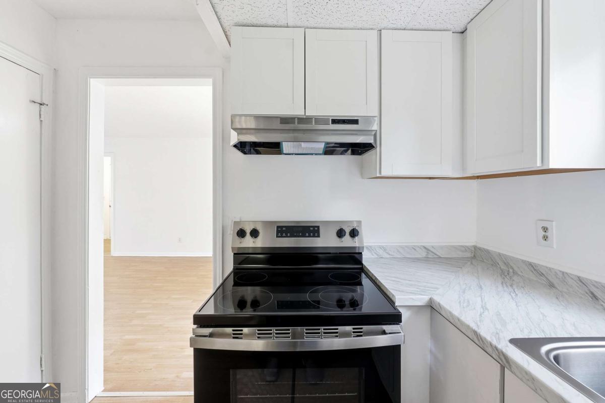 6917 Laurelwood Drive Property Photo 10