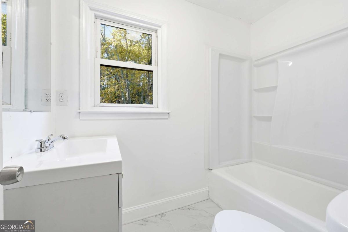 6917 Laurelwood Drive Property Photo 11