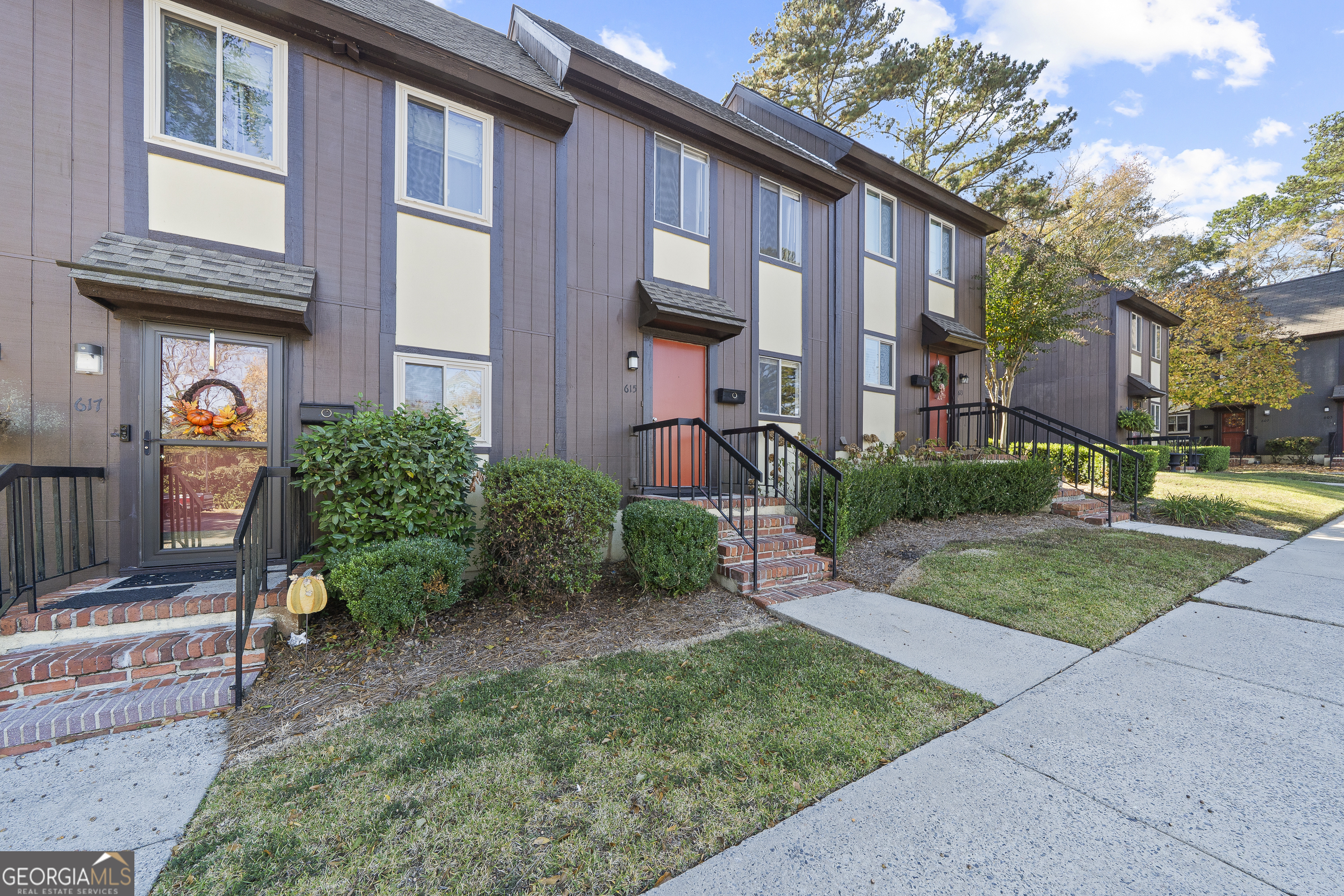 615 Willow Creek Drive Property Photo 1
