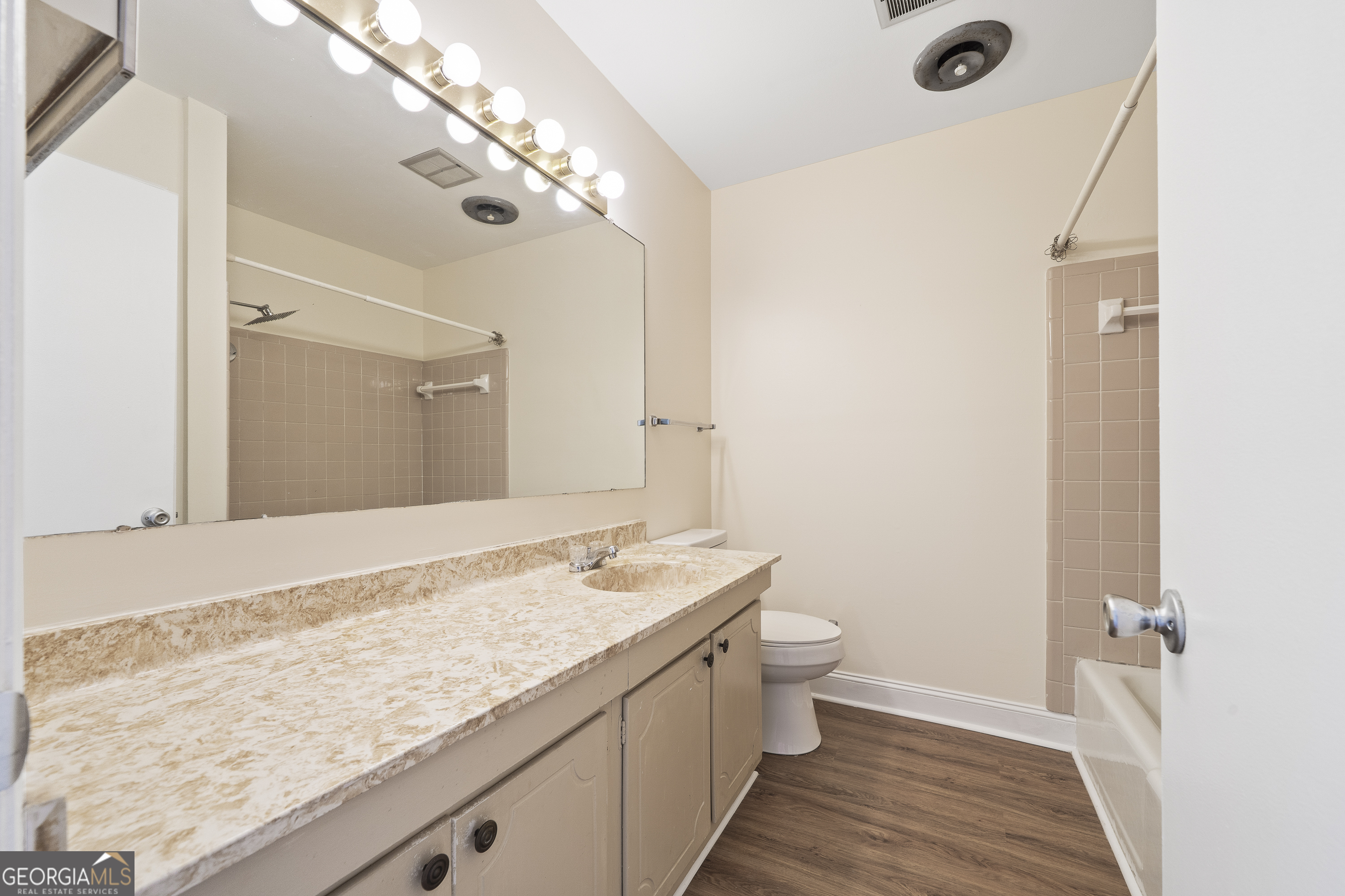 615 Willow Creek Drive Property Photo 15