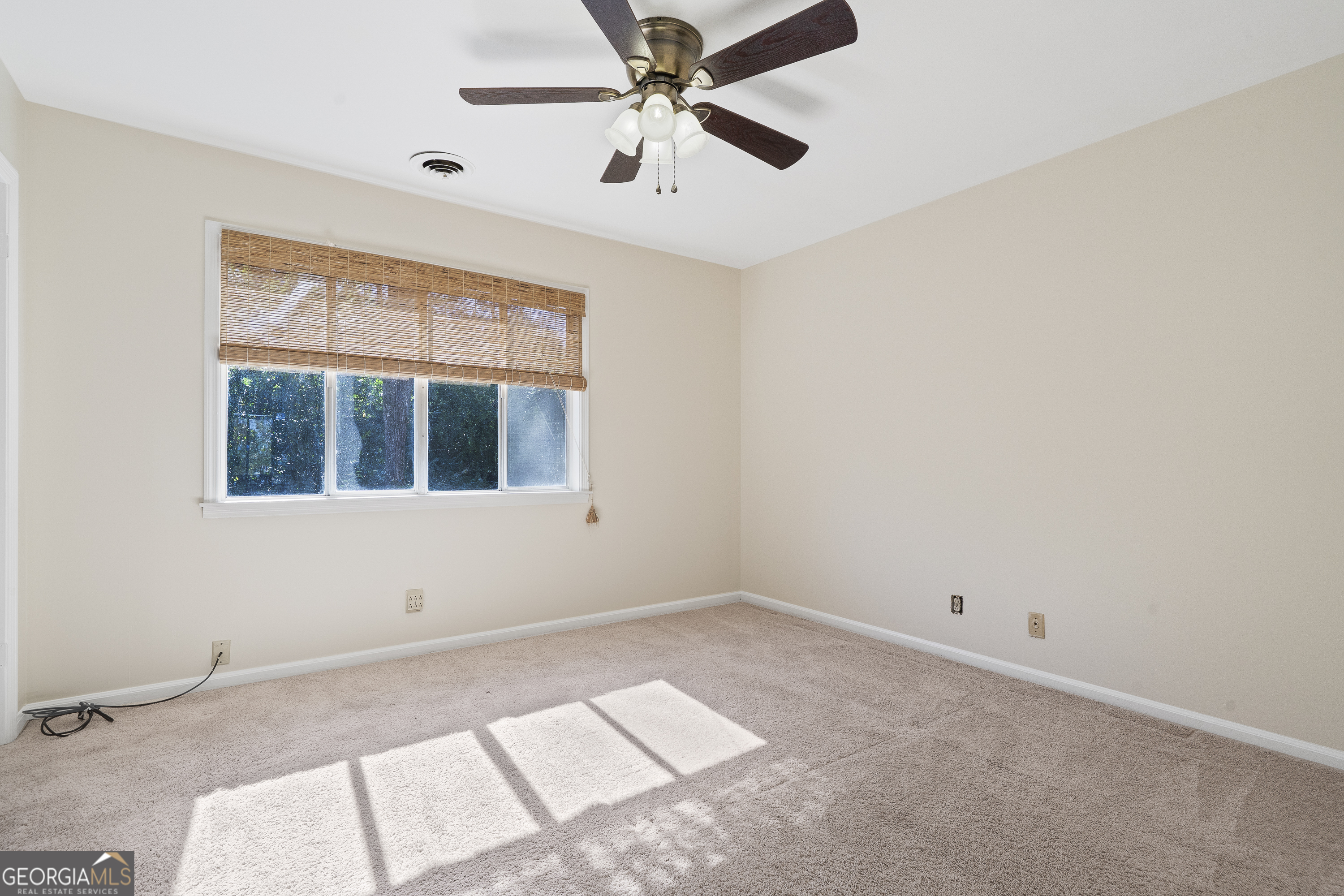 615 Willow Creek Drive Property Photo 18